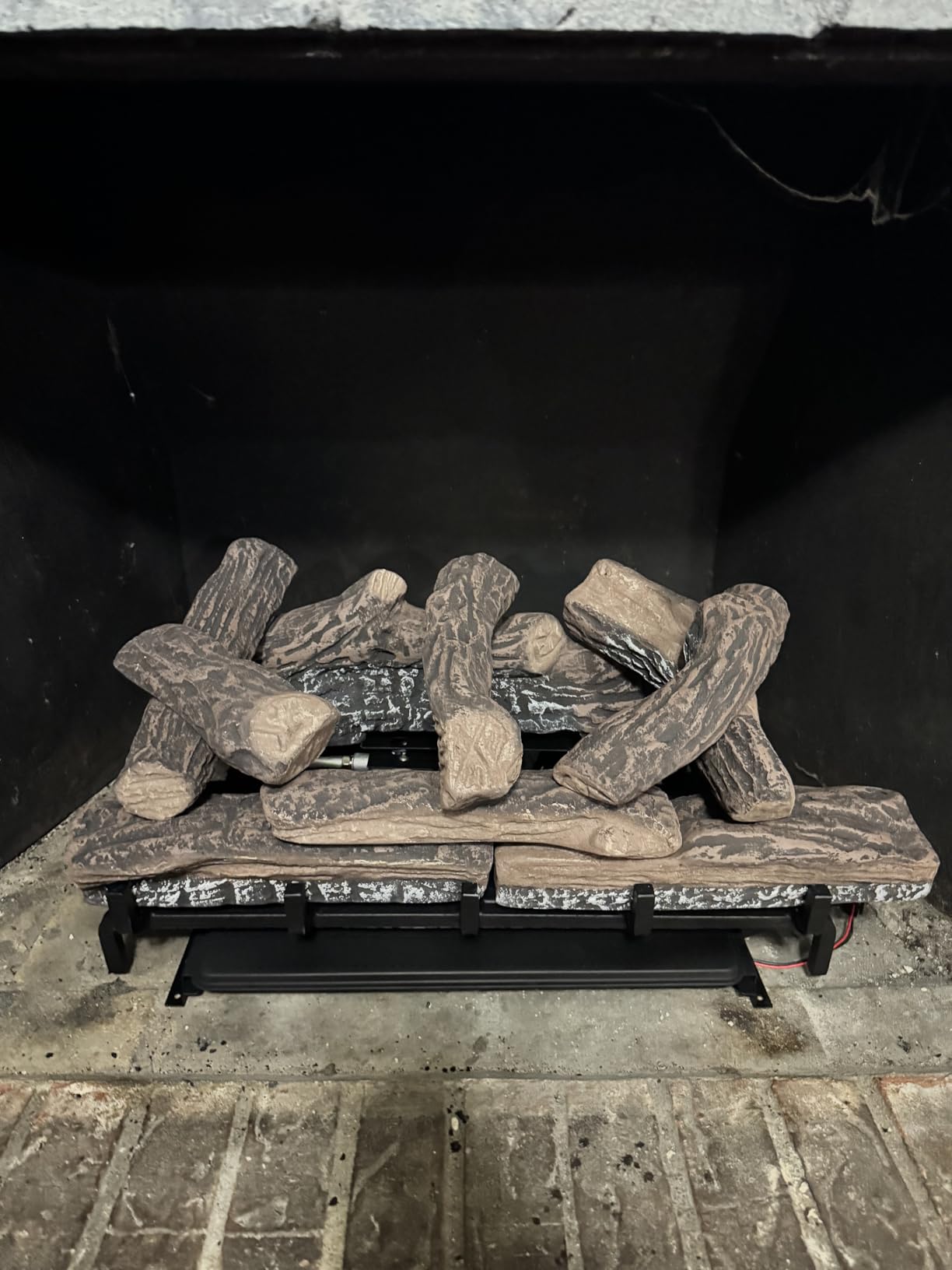 Duluth Forge Split Red Oak Ventless Log Set - 18 Inch, 30,000 BTU, Dual Fuel (Propane/Natural Gas), Remote Control, Realistic Fireplace Insert customer photo 1