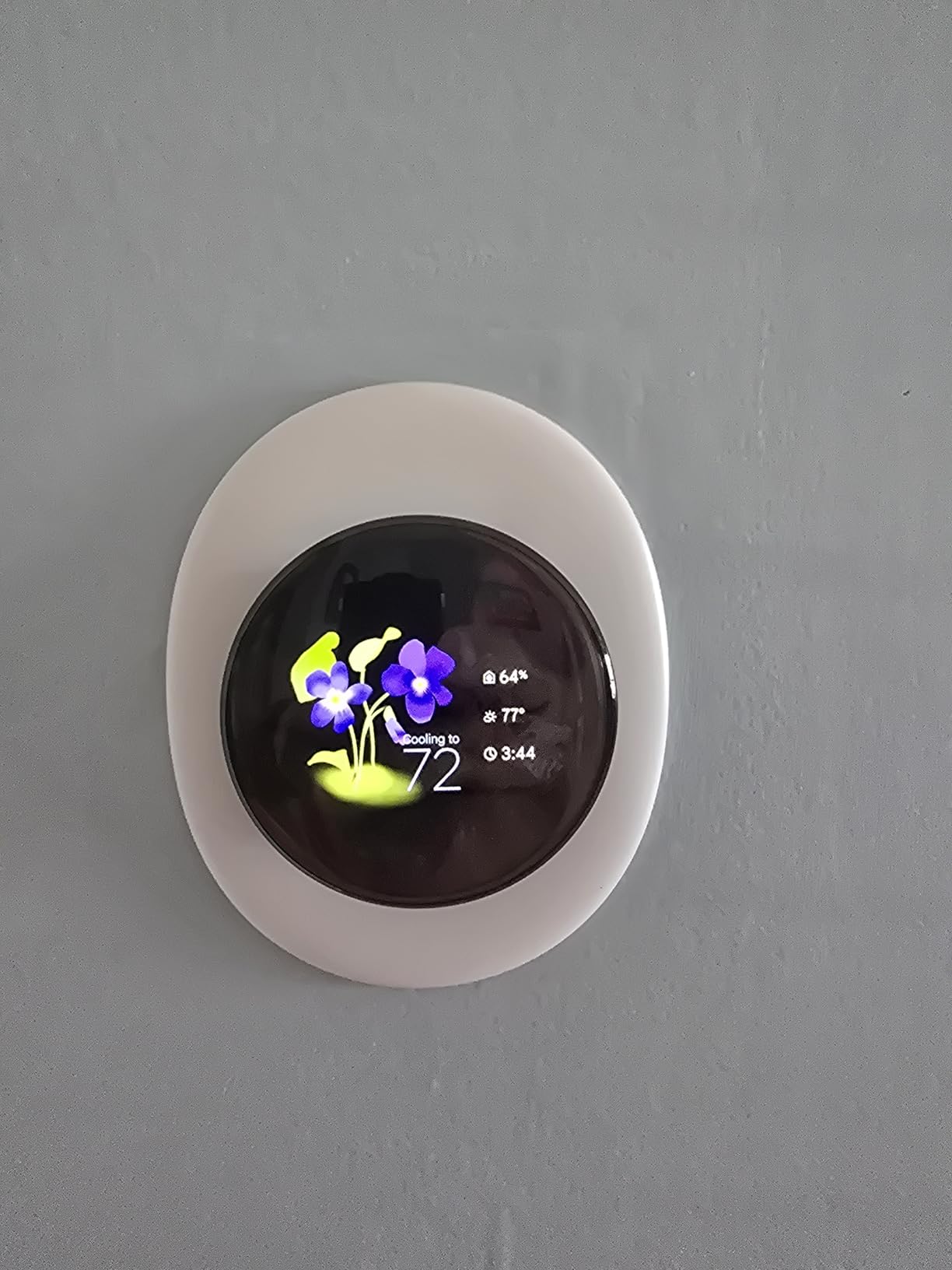Google Nest Learning Thermostat (4th Gen, 2024) with Nest Temperature Sensor - Energy Saving Smart Thermostat - Compatible with Alexa, Apple HomeKit and Google Home App - Polished Gold customer photo 2
