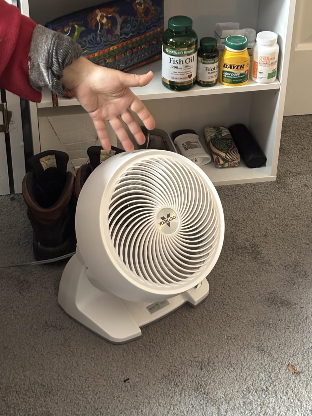 Vornado 683DC Energy Smart Medium Pedestal Air Circulator Fan with Variable Speed Control, White customer photo 1