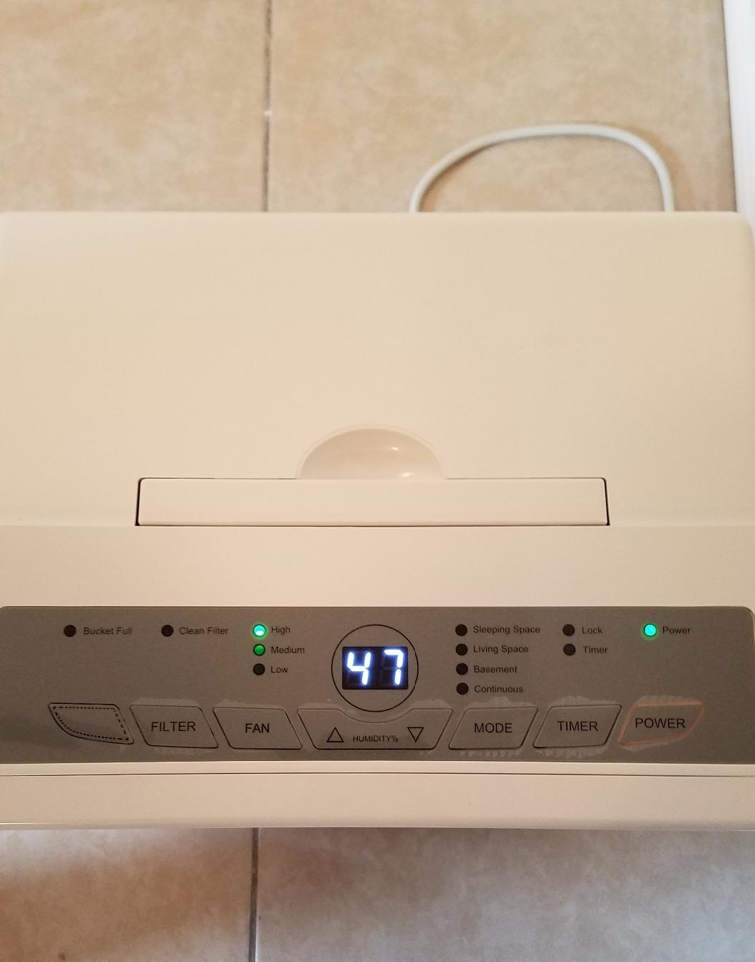 BLACK+DECKER 30-Pint Dehumidifier | Portable Dehumidifiers for Home | Energy Star Safe | Quiet Dehum | In Room Dehumidifying Machine | BDT30WTA customer photo 1