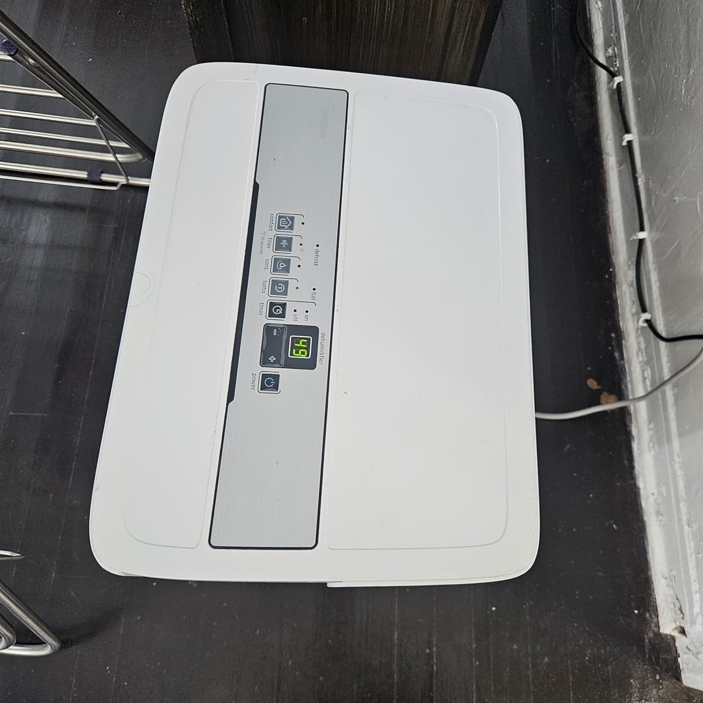 Midea 4,500 Sq. Ft. Dehumidifier for Basement, With Reusable Air Filter 50 Pint - Ideal For Basements, Large & Medium Sized Rooms, And Bathrooms (White) customer photo 2