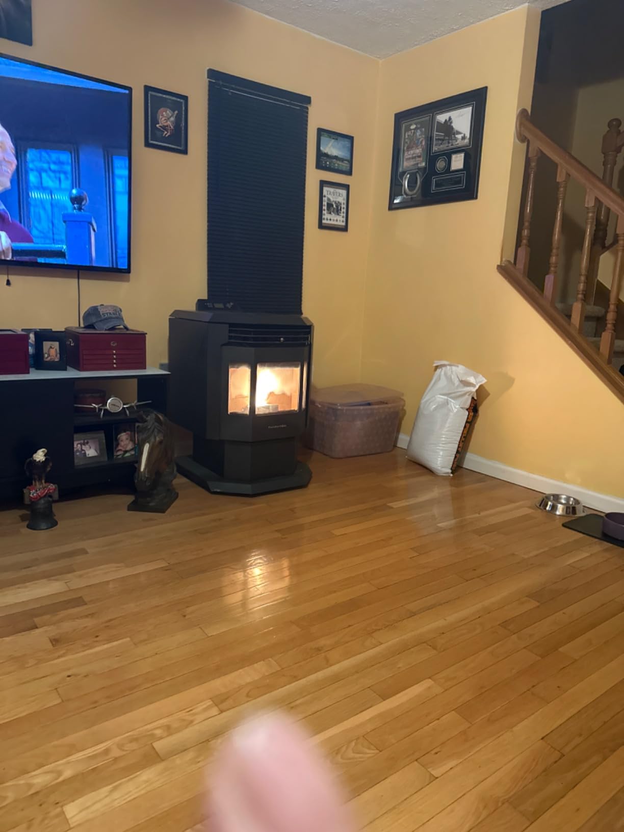 Comfortbilt HP21 Pedestal Wood Pellet Stove EPA Certified Heats 2,400 ft² 40 lb. Hopper (Stainless Steel) customer photo 1