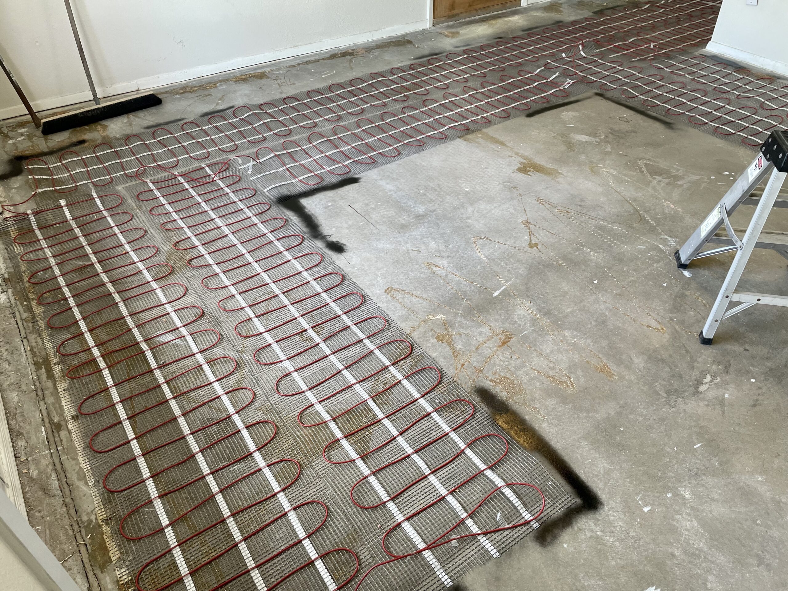 LuxHeat 10sqft Floor Heating Mat Kit - 120v Electric Radiant Floor Heating System - Heated Flooring System for Tile & Laminate - Includes UDG Programmable Thermostat w/GFCI, Alarm & Sensor customer photo 2