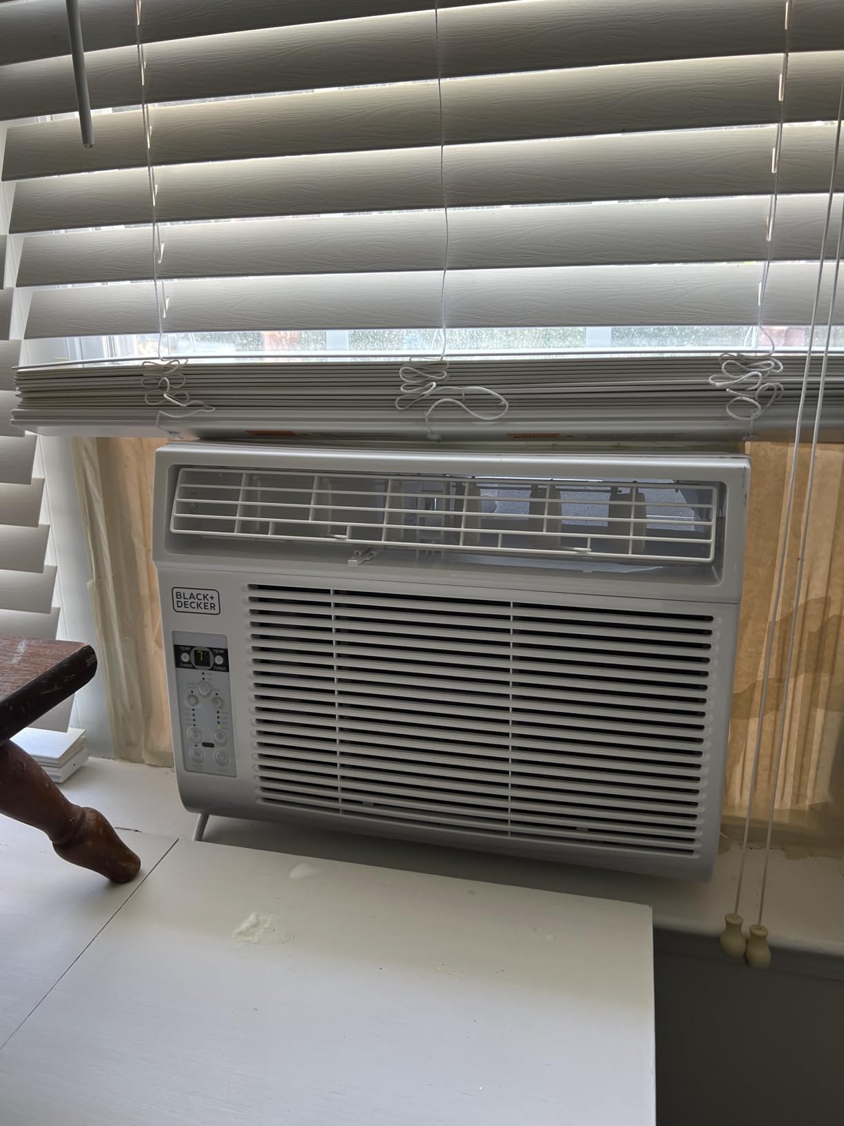 BLACK+DECKER Window Air Conditioner 5000 BTU, AC Window Unit Cools Up to 150 Square Feet, Window AC Unit with Mechanical Controls, Manual Fan Only and Cool Settings, BD05MWT6, White customer photo 1