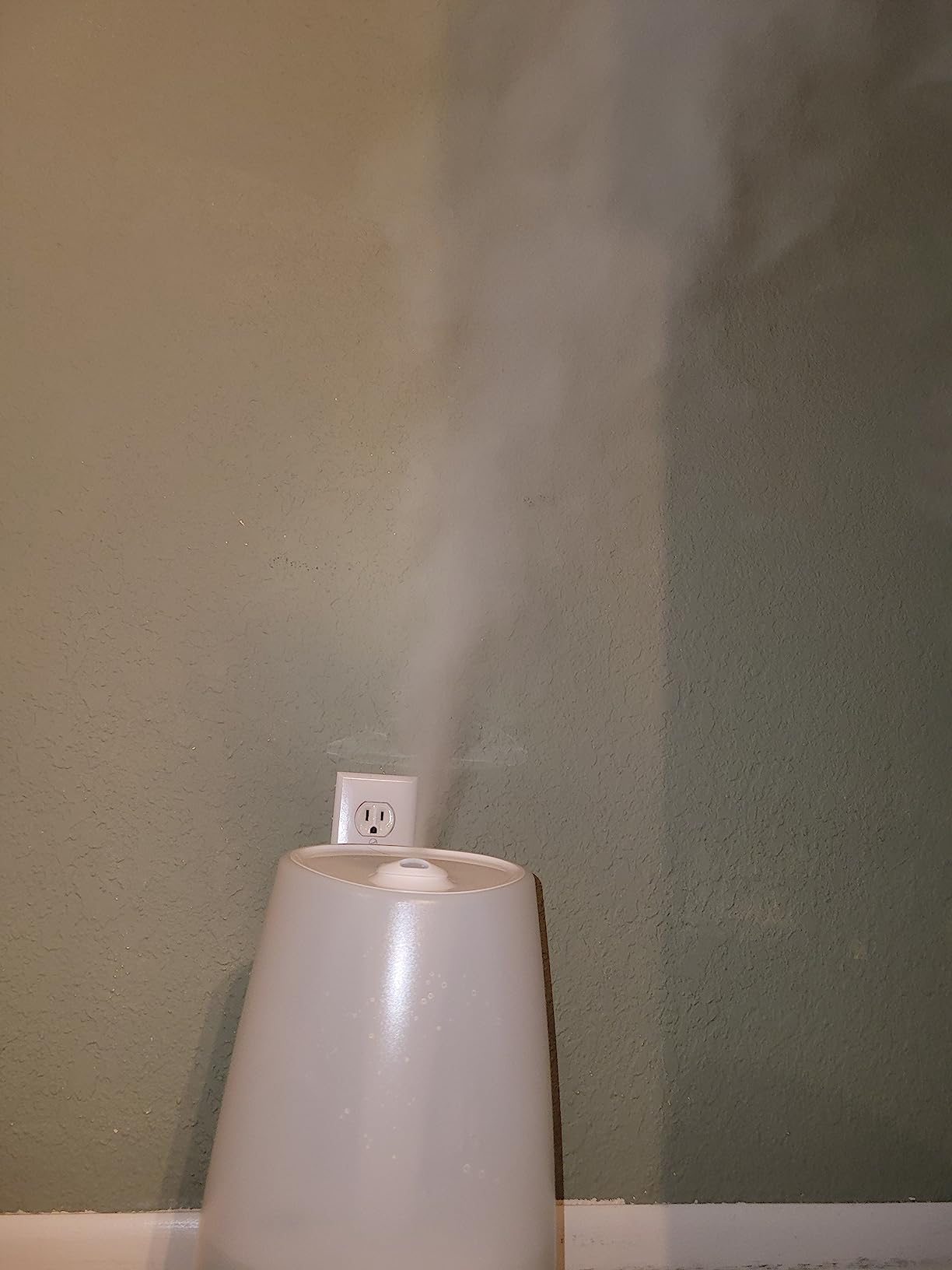 FilterFree Plus Cool Mist Plus Humidifier (VUL565), Medium Room - Filter-Free Cool Mist Humidifier for Baby, Kids and Adult Rooms, Works with Vicks VapoPads customer photo 1