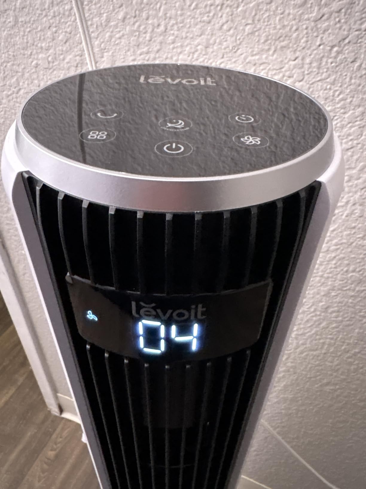 LEVOIT Tower Fan for Bedroom, 90° Oscillating Standing Fan with 28dB Quiet for Sleep, 25ft/s Velocity, 12H Timer, 5 Speeds 4 Modes, Remoter, Bladeless Room Fan for Home, Office, Indoor, 36 inch, White customer photo 1