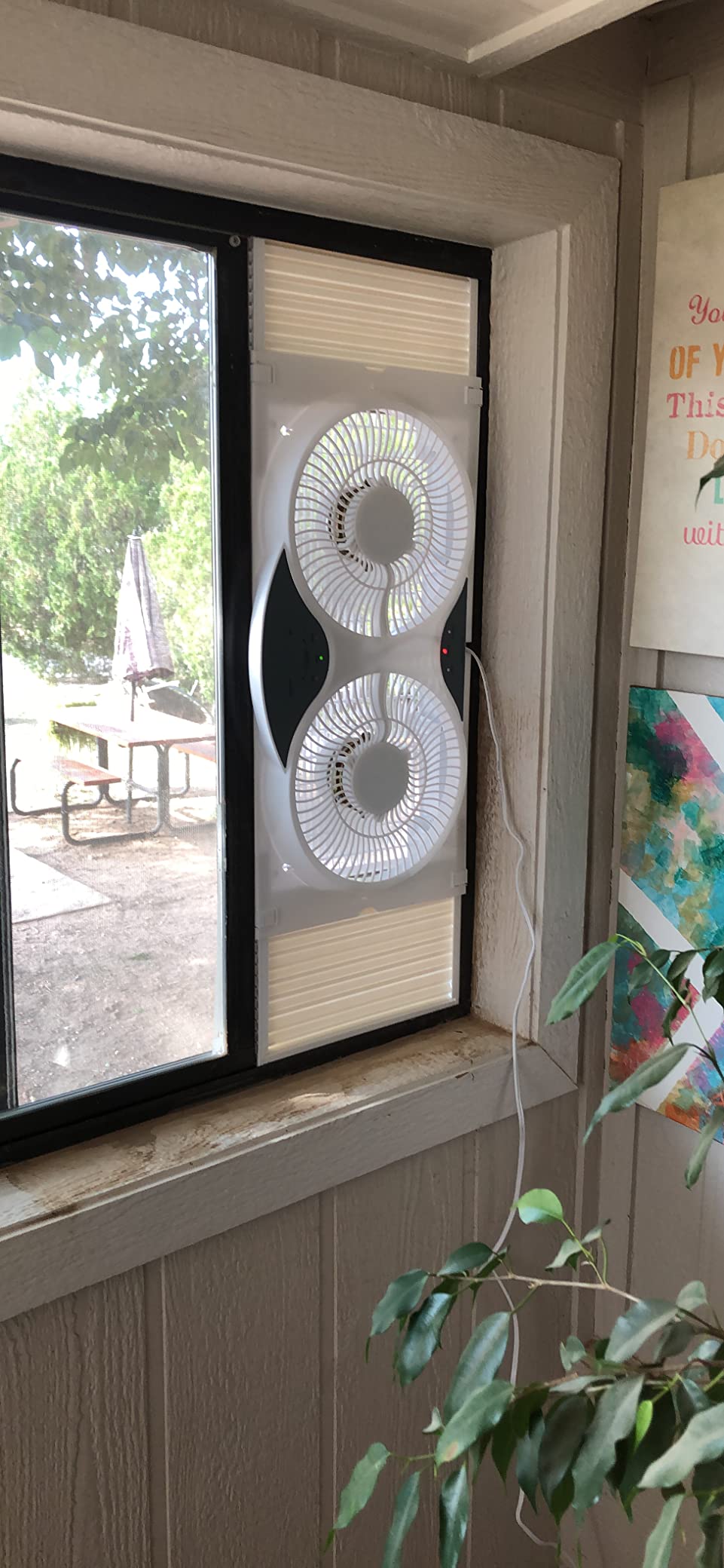 BEYOND BREEZE Window Fan Reversible Airflow, 9