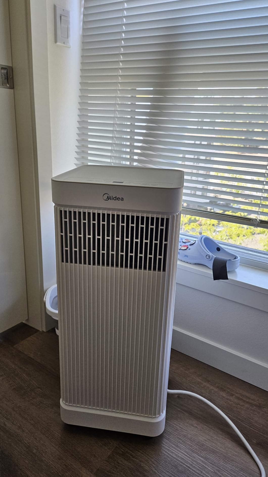 Midea 10,000 BTU ASHRAE (7,100 BTU SACC) Portable Air Conditioner, Smart Control, Cools up to 300 Sq. Ft., with Dehumidifier & Fan mode, Easy- to-use Remote Control & Window Installation Kit Included customer photo 2