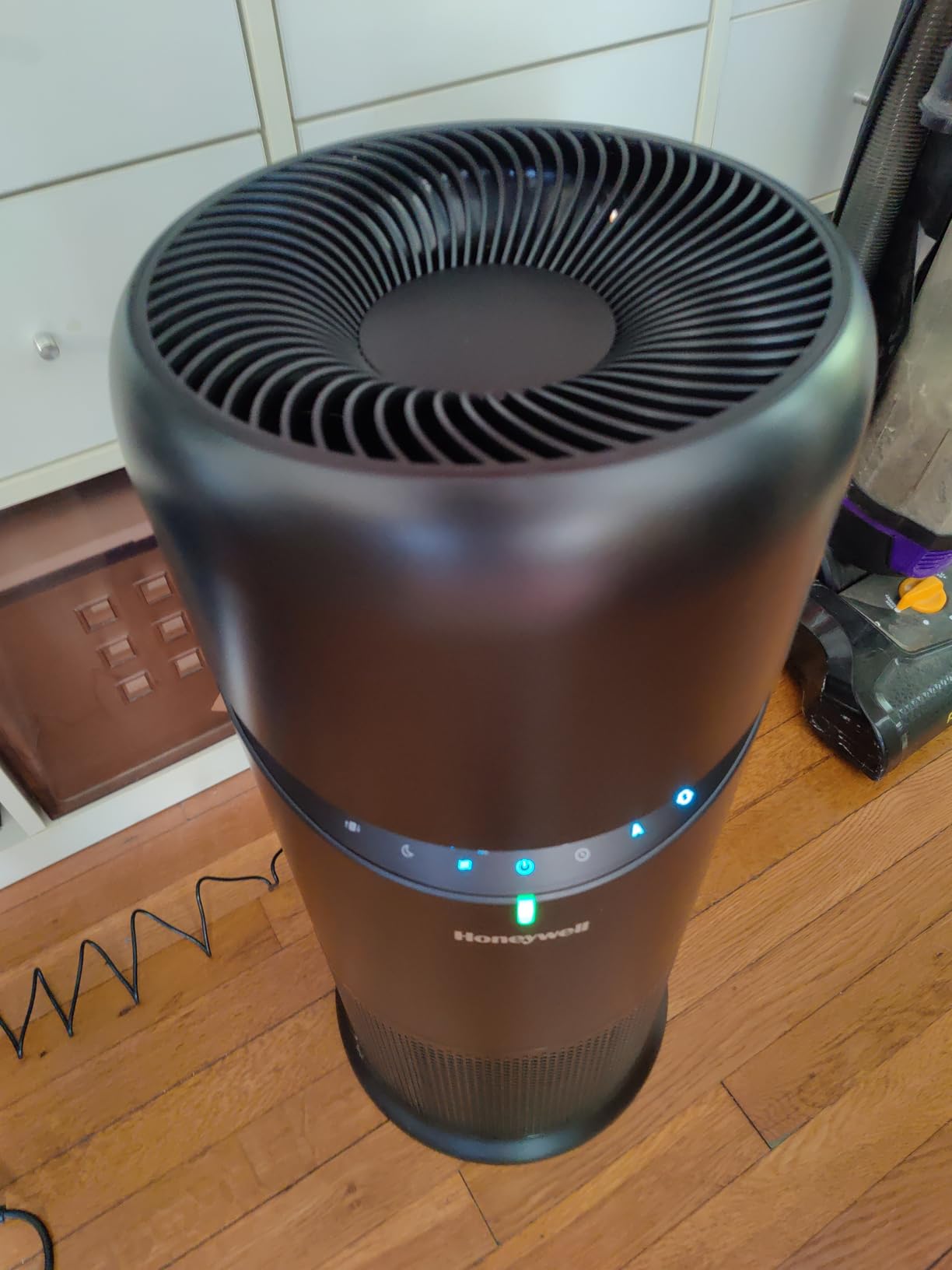 Holmes Allergen Plus 3-in-1 HEPA Air Purifier for Home, Large Rooms up to 1928 Ft, Air Quality Sensor, HPA6000 customer photo 2