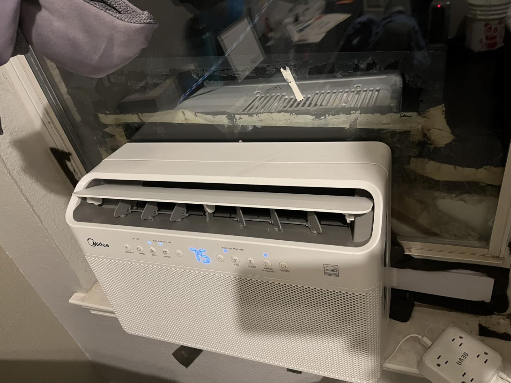 Midea 6,000 BTU U Shaped Smart Inverter Window Air Conditioner - Cools 250 Sq Ft, Ultra Quiet with Open Window Operation - Alexa/Google Assistant Compatible, 37% Energy Savings, Remote (2026 Edition) customer photo 1
