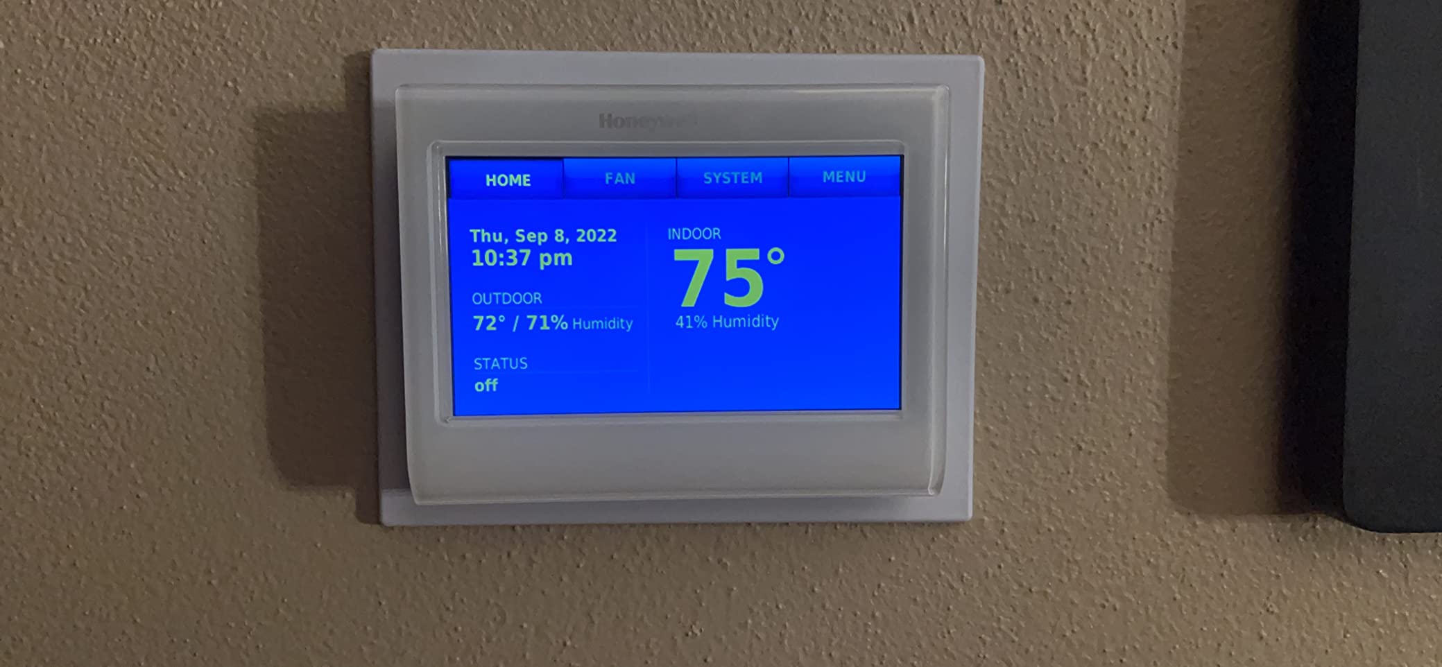 Honeywell TH9320WF5003 Wi-Fi 9000 Color Touch Screen Programmable Thermostat, 3.5 x 4.5 Inch, White customer photo 2