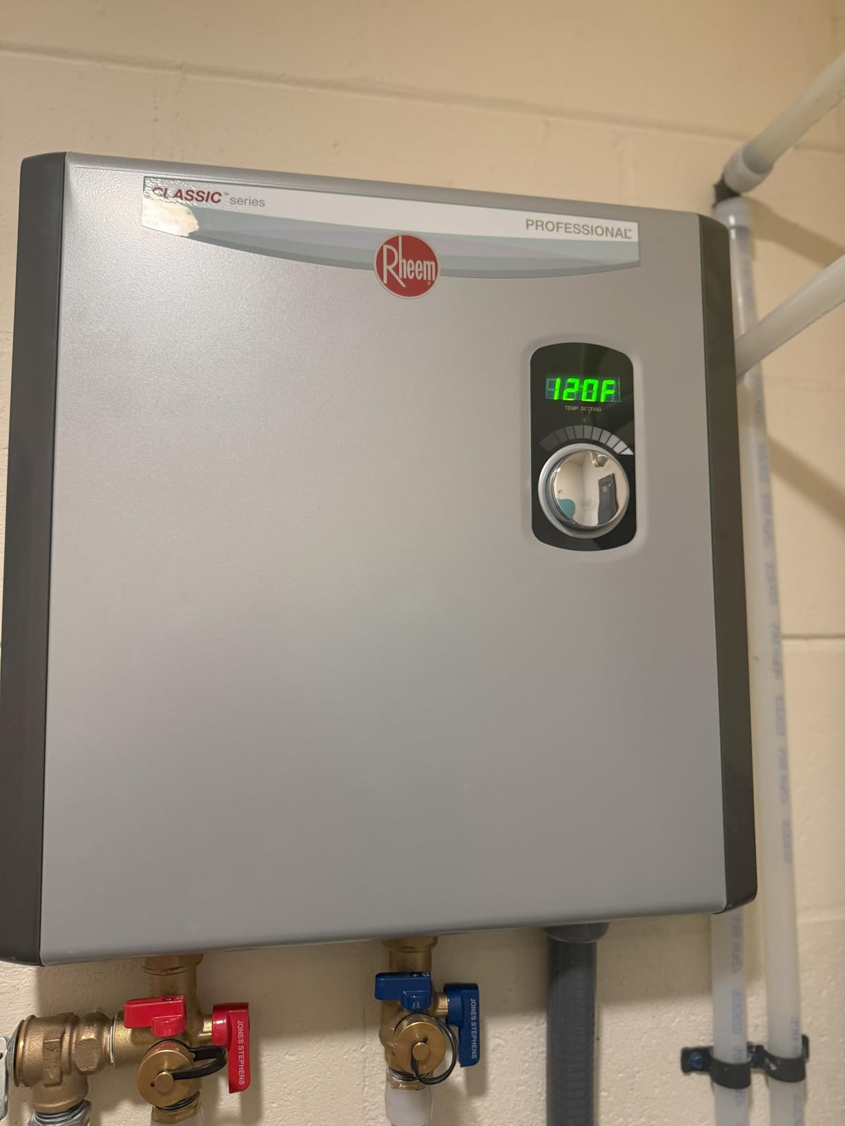 Rheem 8kW 240V Tankless Electric Water Heater customer photo 1
