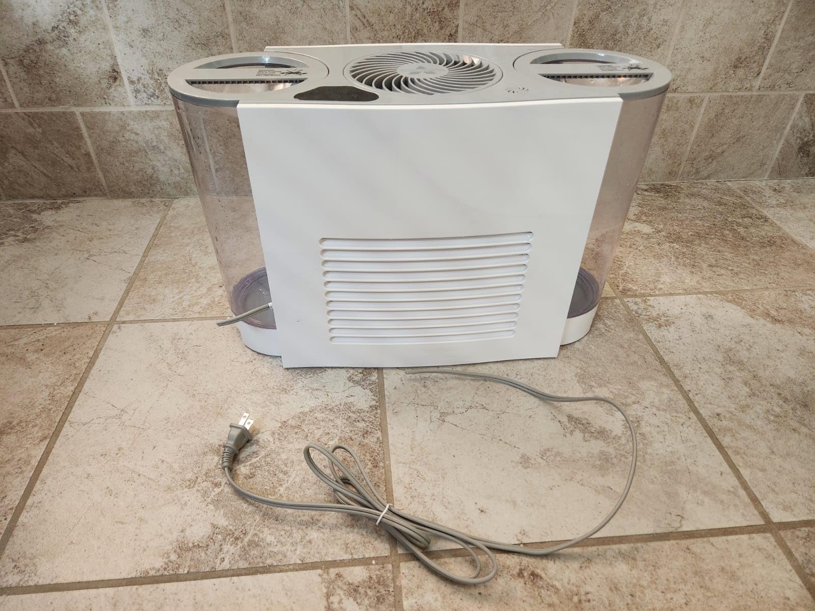 Vornado EVDC300 Energy Smart Evaporative Humidifier with Automatic Shut-off, 1 Gallon Capacity, LED Display, White customer photo 1