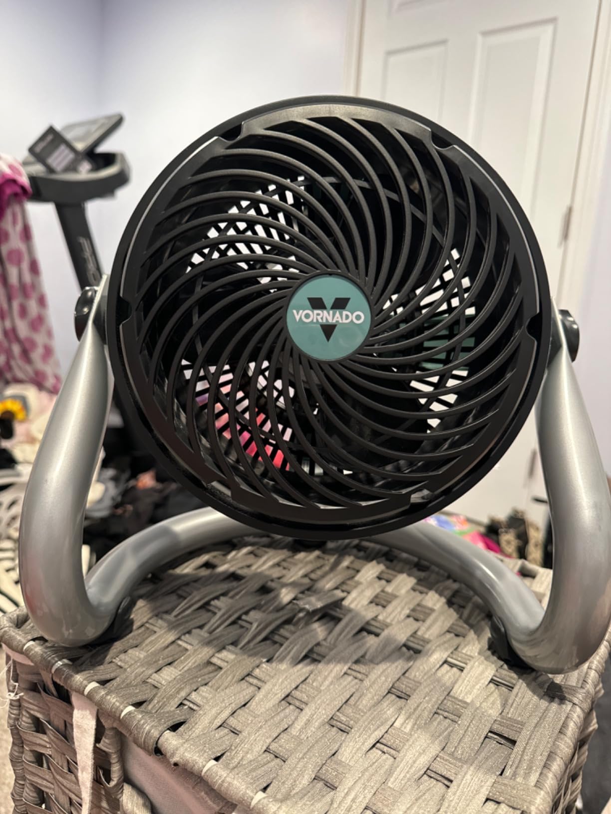 Vornado EXO51 Small Heavy Duty Air Circulator, 3-Speed High Velocity Shop Fan, Dustproof and Water-Resistant, Powerful Motor, Industrial High Impact Case, Whole Room Air Circulator, Green customer photo 2