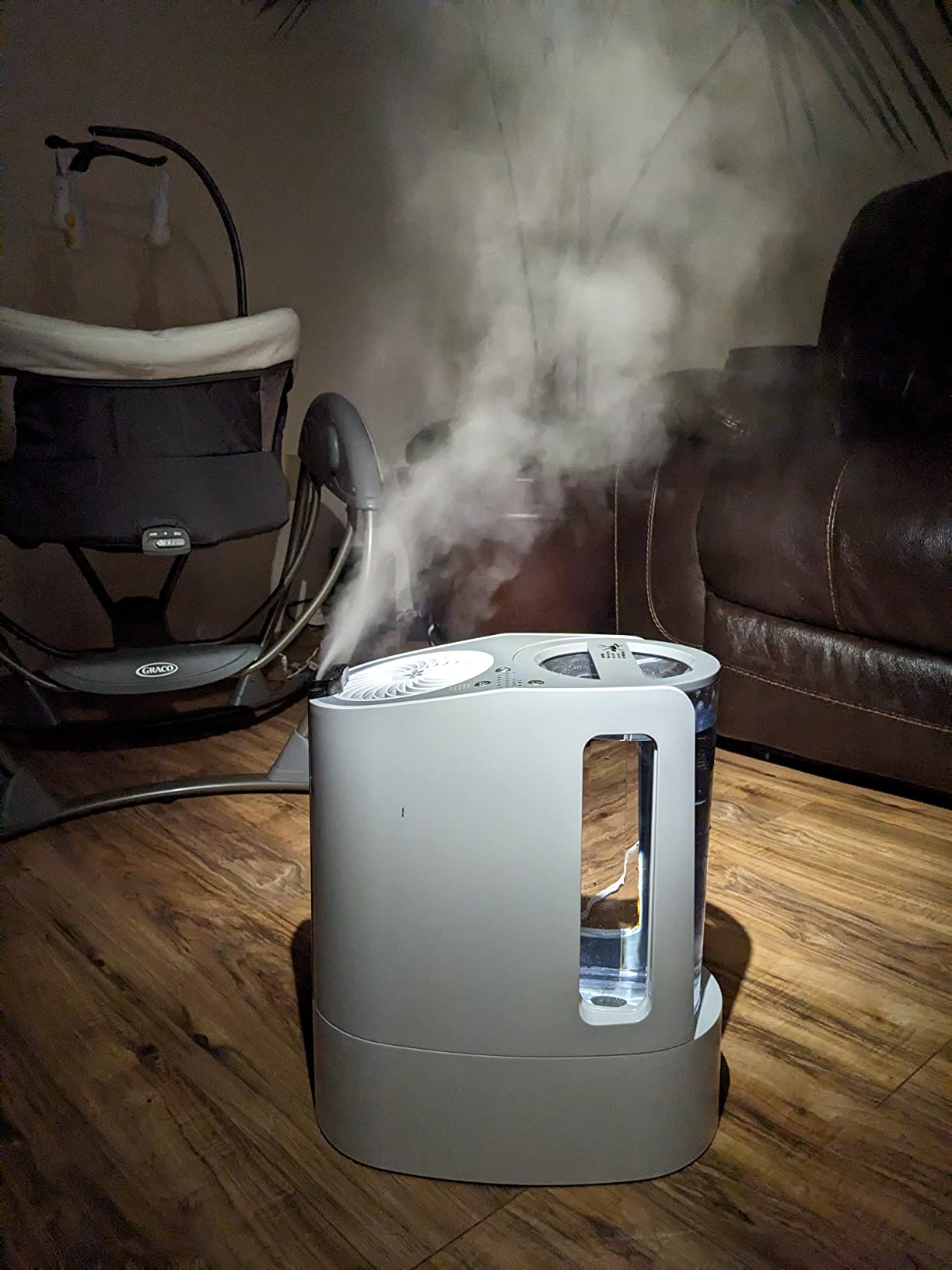 Vornado UH200 Ultrasonic Humidifier with Fan-Assisted Whole Room Humidification, Auto Humidity Control, Remote, and Electronic Humidistat, UH200 - 1.75 gal tank, White customer photo 1