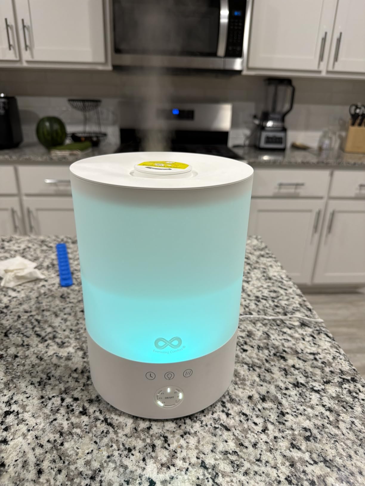 Everlasting Comfort 2.5L Top Fill Humidifier for Bedroom - Quiet, Easy to Fill & Clean, 24HR Runtime, Night Lights, Timer, Ultrasonic Cool Mist, Auto Shut-Off, Essential Oil Diffuser - White customer photo 1