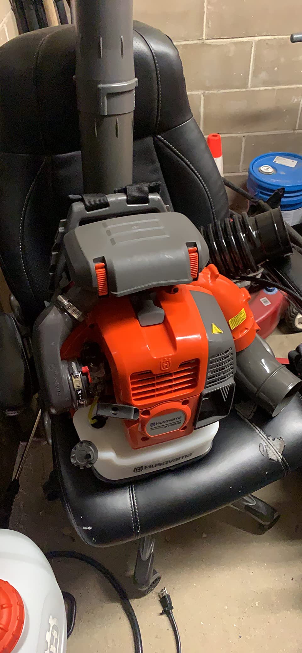 Husqvarna 570BTS Gas Backpack Leaf Blower, 66-cc 4-HP 2-Cycle, 972 CFM / 236 MPH customer photo 1