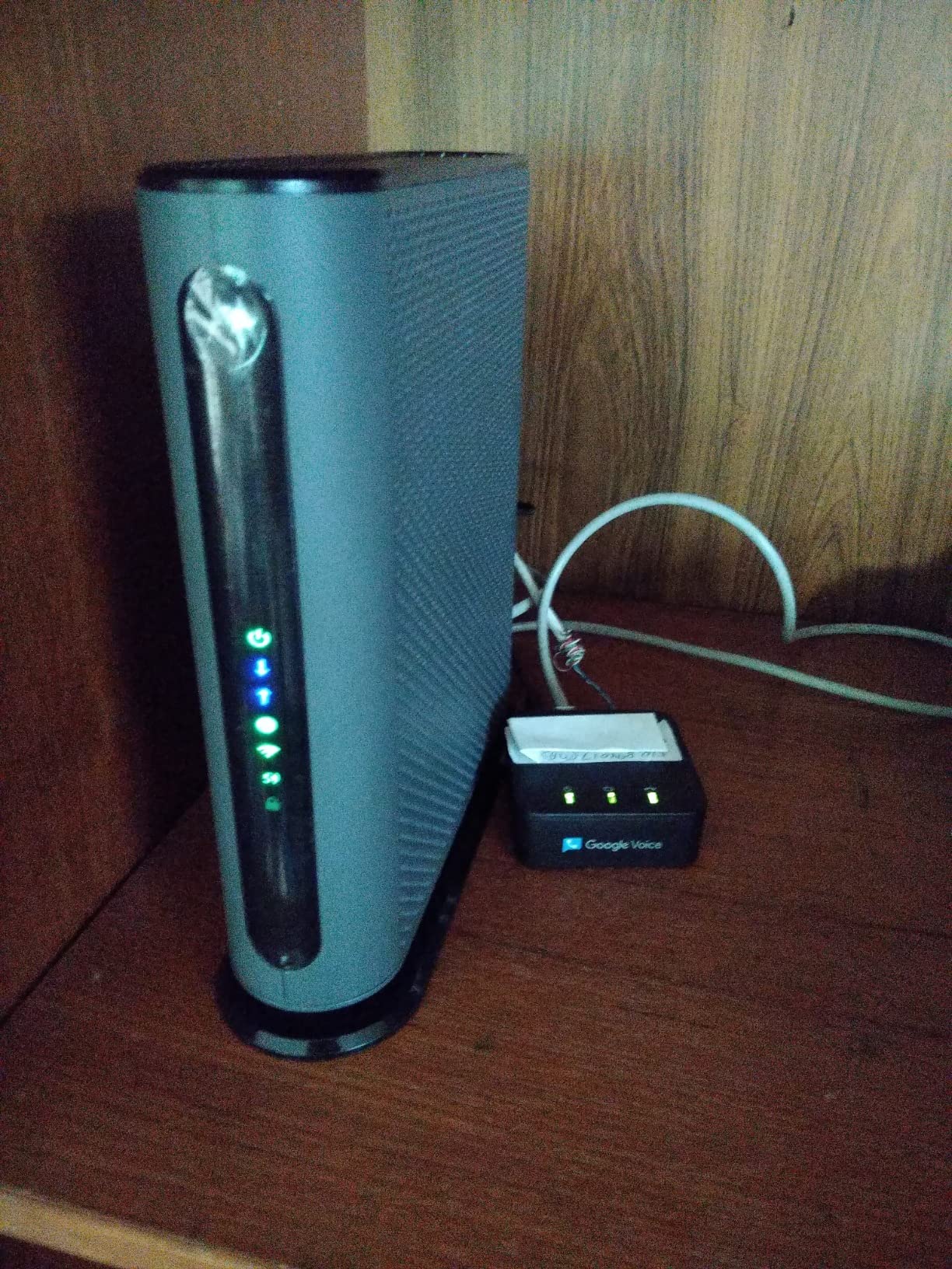 Motorola MG7550 16x4 Cable Modem Plus AC1900 Dual Band WiFi Gigabit Router with Power Boost and DFS, 686 Mbps Maximum DOCSIS 3.0 customer photo 1