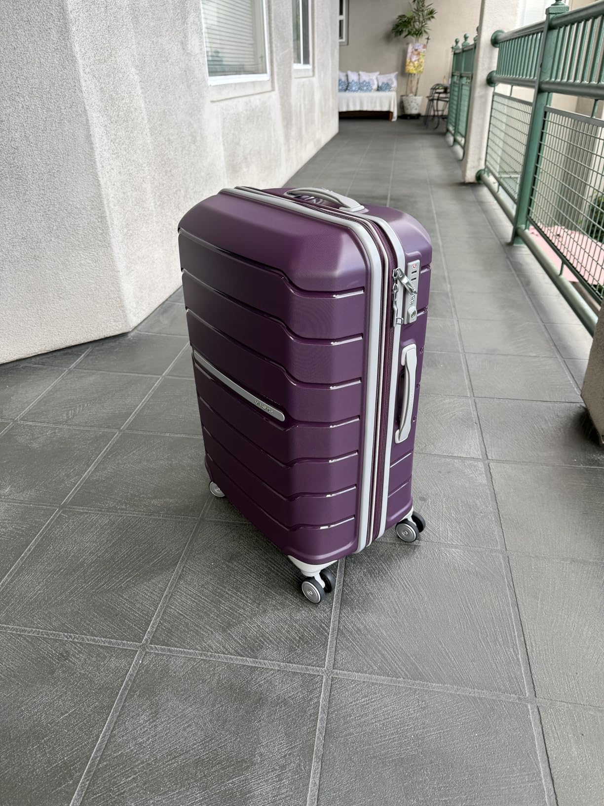 Samsonite Freeform Hardside Carry-On Luggage with Spinner Wheels - Hardshell Suitcase - TSA, Airline-Approved - Expandable Hard Shell, Smooth Rolling Wheels for Lightweight Travel - Black customer photo 1