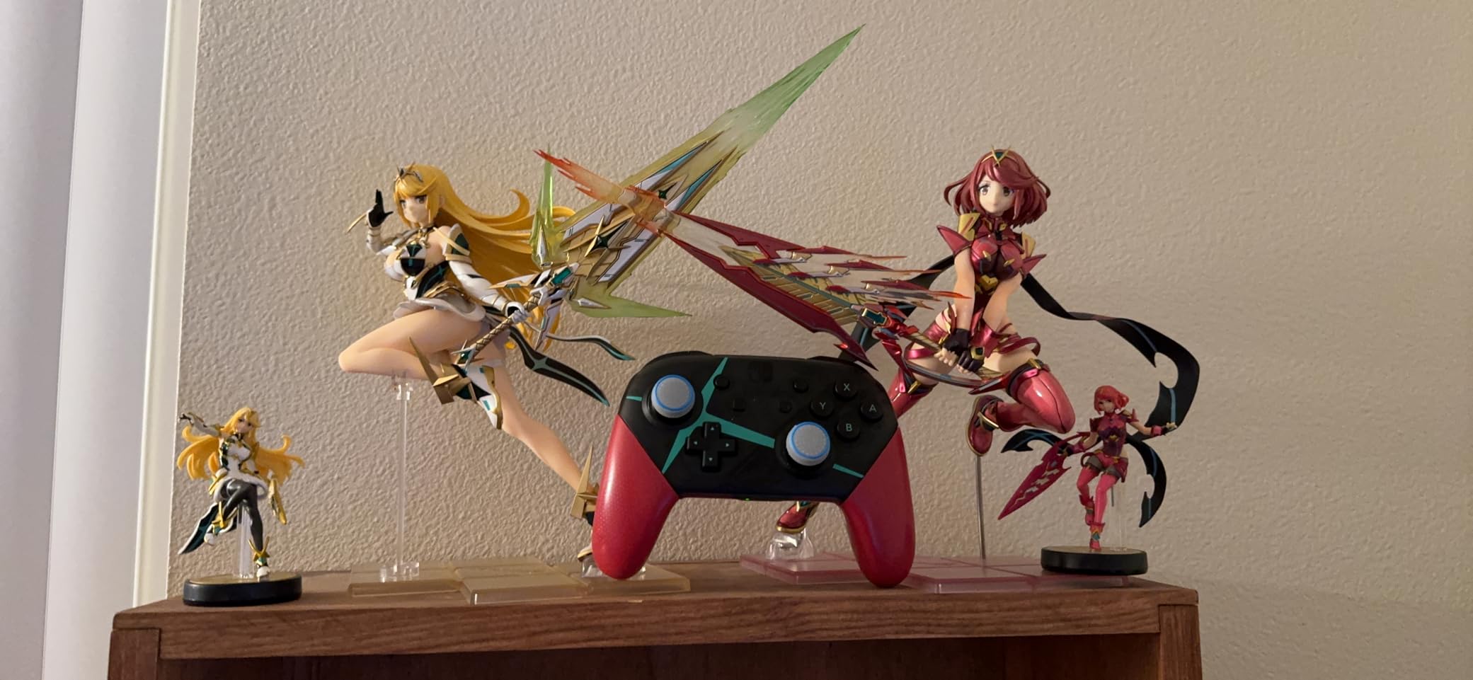 Nintendo Pro Controller Xenoblade Chronicles 2 Edition - Nintendo Switch customer photo 2