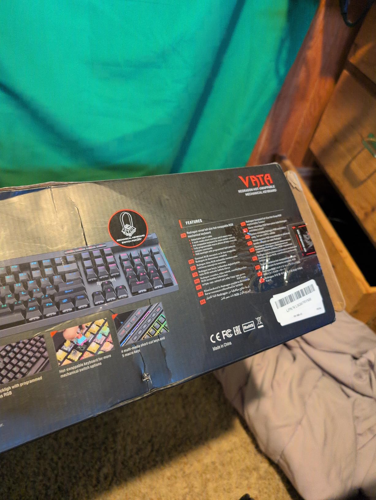 Redragon K580 VATA RGB LED Backlit Mechanical Gaming Keyboard with Macro Keys and Dedicated Media Controls, Hot-Swappable Socket, Onboard Macro Recording (Blue Switches) customer photo 2