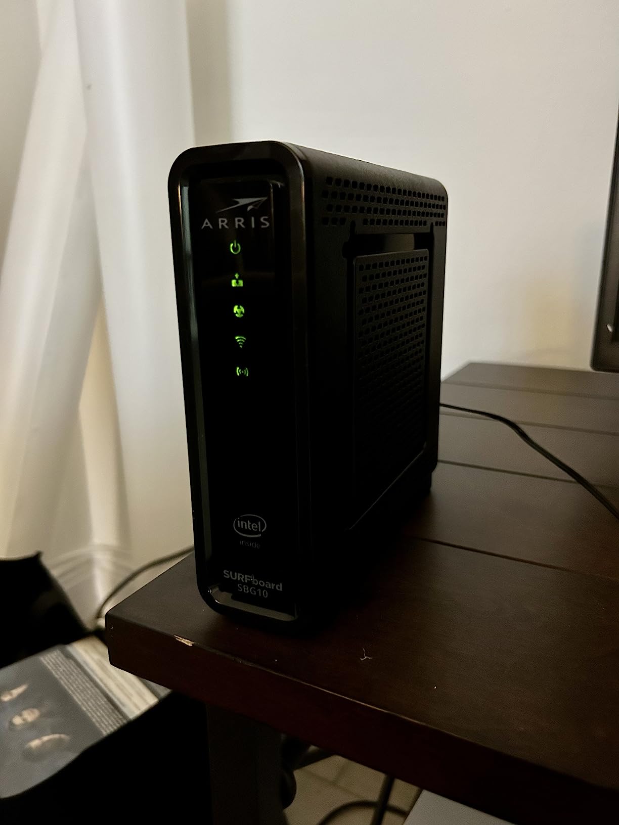 ARRIS (SBG10) - Cable Modem Router Combo - DOCSIS 3.0 16 x 4 Gigabit & AC1600 WiFi, 400 Mbps Max Internet Speeds customer photo 2