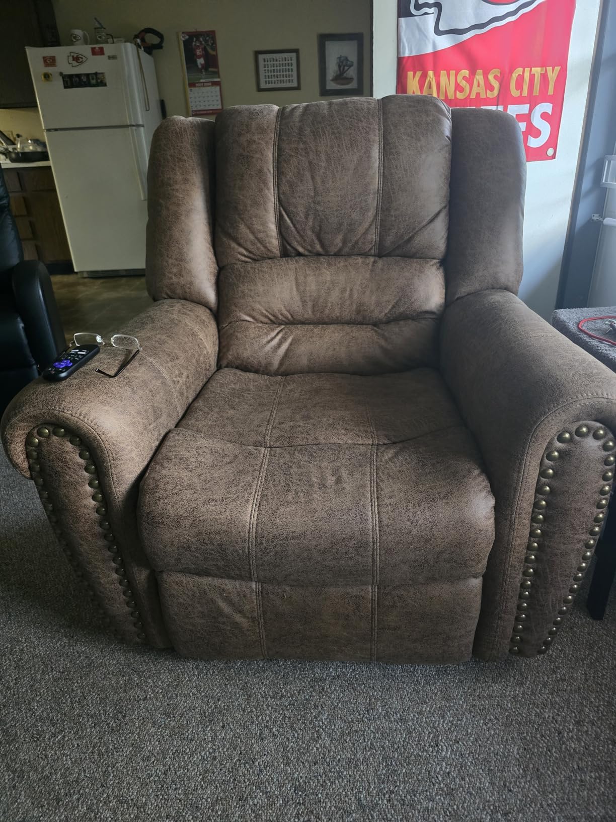 CANMOV Leather Recliner Chair, Classic and Traditional Manual Recliner Chair with Comfortable Arms and Back Single Sofa for Living Room, Nut Brown customer photo 1