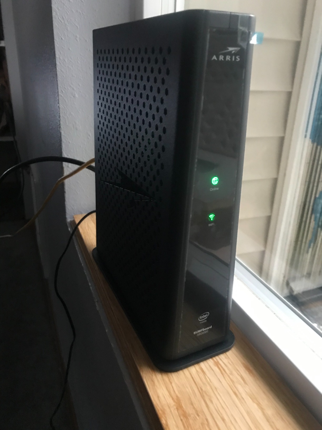 ARRIS (SBG8300) - Cable Modem Router Combo - Fast DOCSIS 3.1 Gigabit & AC2350 WiFi, Comcast Xfinity, Cox, Spectrum & more, 1 Gbps Max Internet Speeds customer photo 1