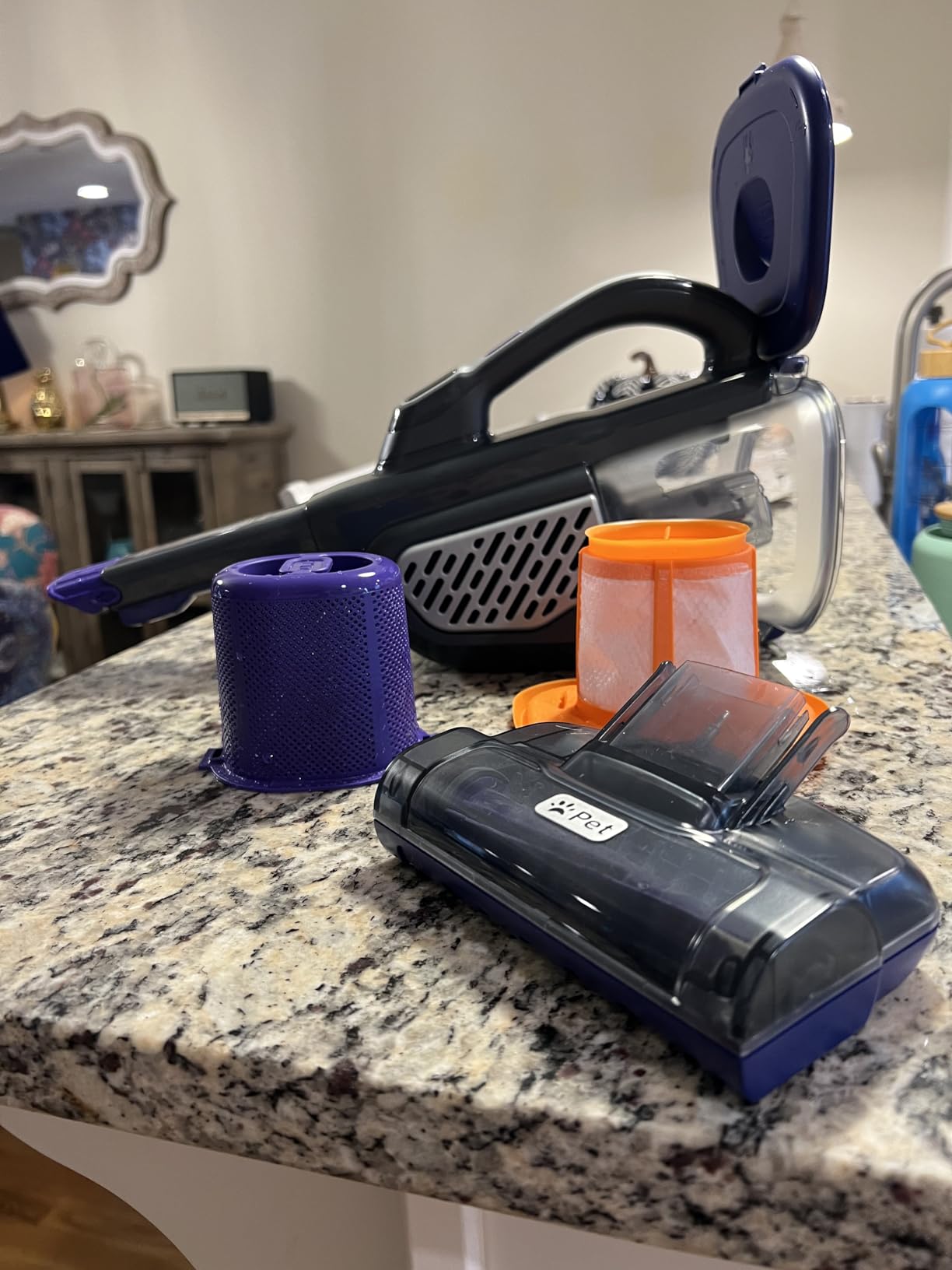 BLACK+DECKER dustbuster furbuster Pet Hair Vacuum with Motorized Pet Hair Brush, AdvancedClean HHVK515JP07 customer photo 2