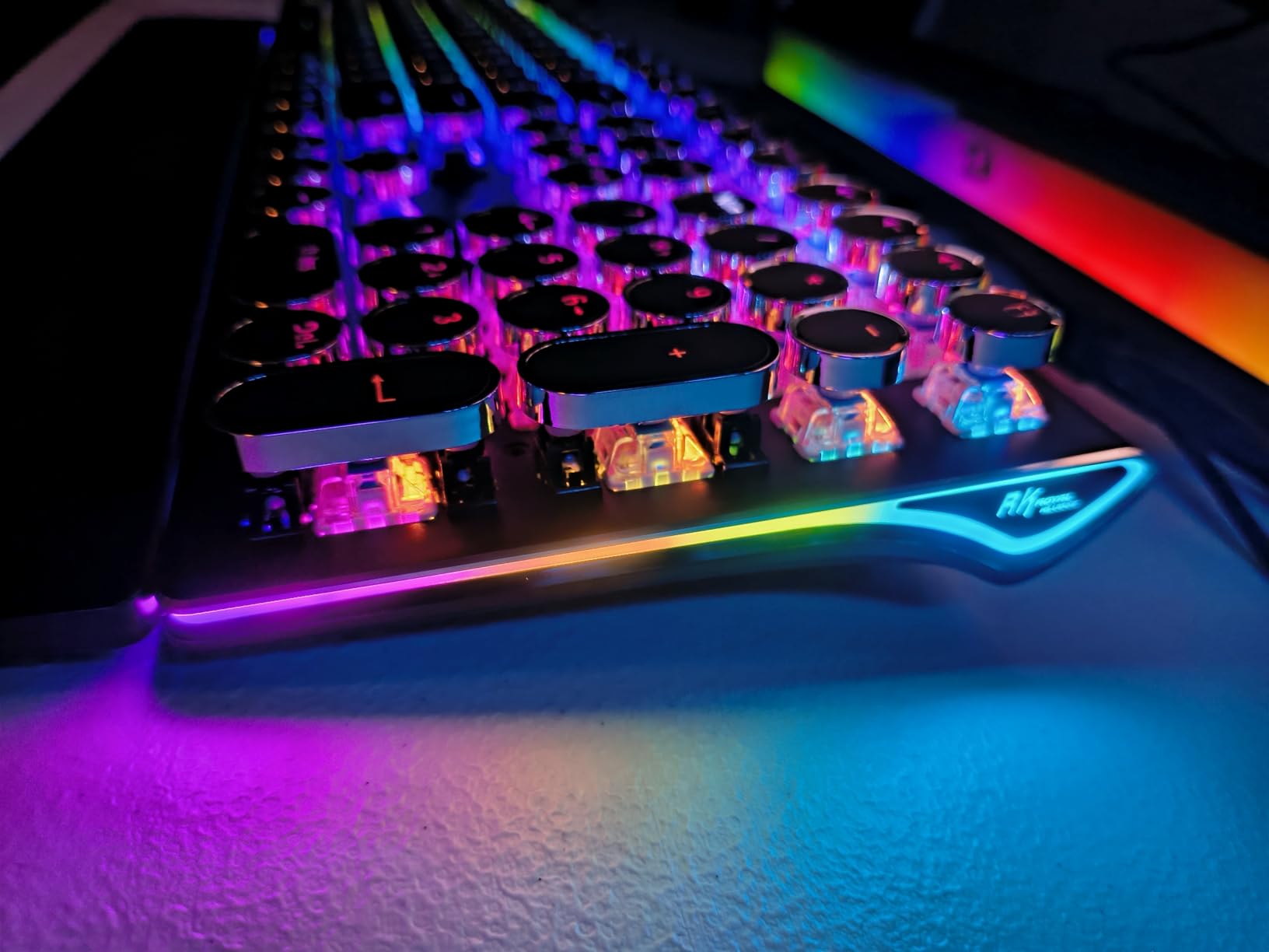 RK ROYAL KLUDGE S108 Typewriter Keyboard, Retro Mechanical Gaming Keyboard Wired 108 Keys with RGB Backlit Sidelight, Detachable Wrist Rest, Round Keycaps Blue Switches - Black customer photo 2
