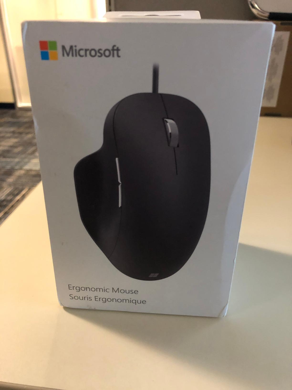 Microsoft Ergonomic Mouse Black - Comfortable Ergonomic Design and Thumb Rest. Wired USB Mouse with 2 Programmable Buttons, Works for PC/Laptop/Desktop customer photo 2