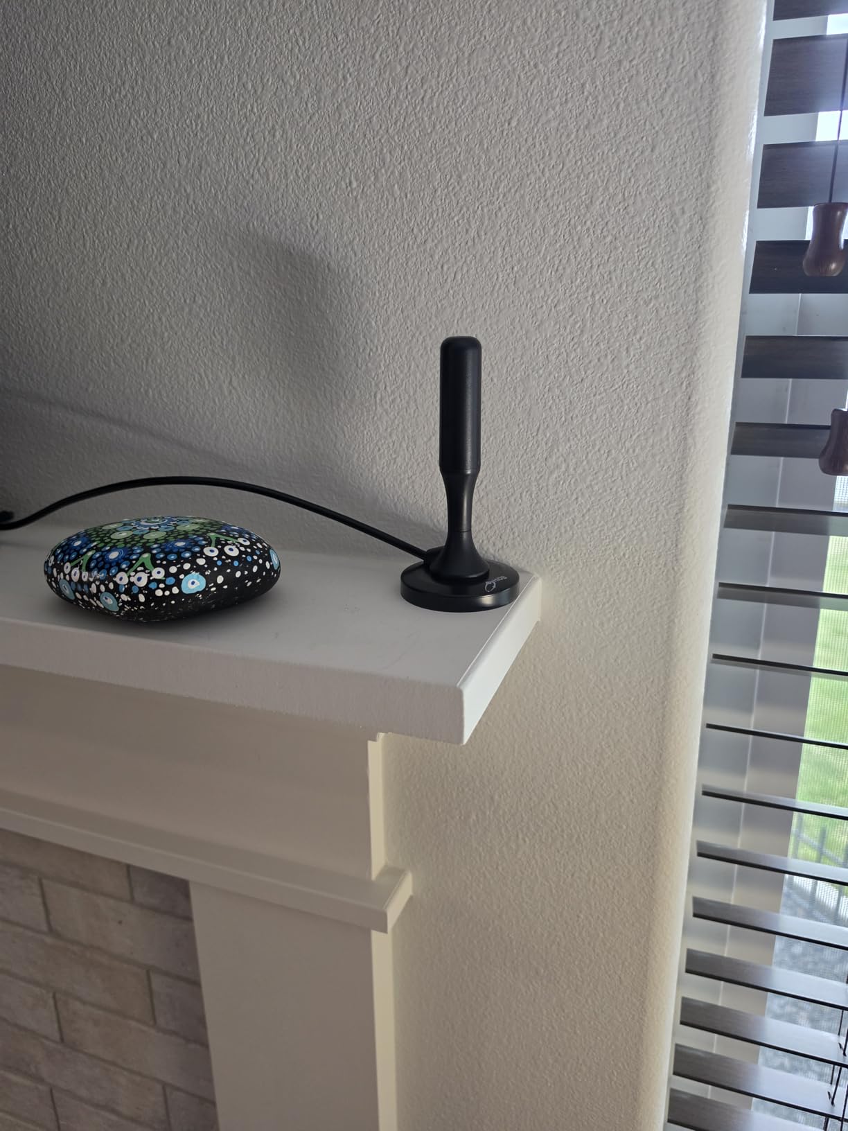HIDB TV Antenna for Smart TV Indoor, Digital Indoor TV Antenna for Local Channels with Strong Magnetic Base, Easy Installation, Long Range Reception, 4K HD 1080P, 10ft Cables customer photo 1