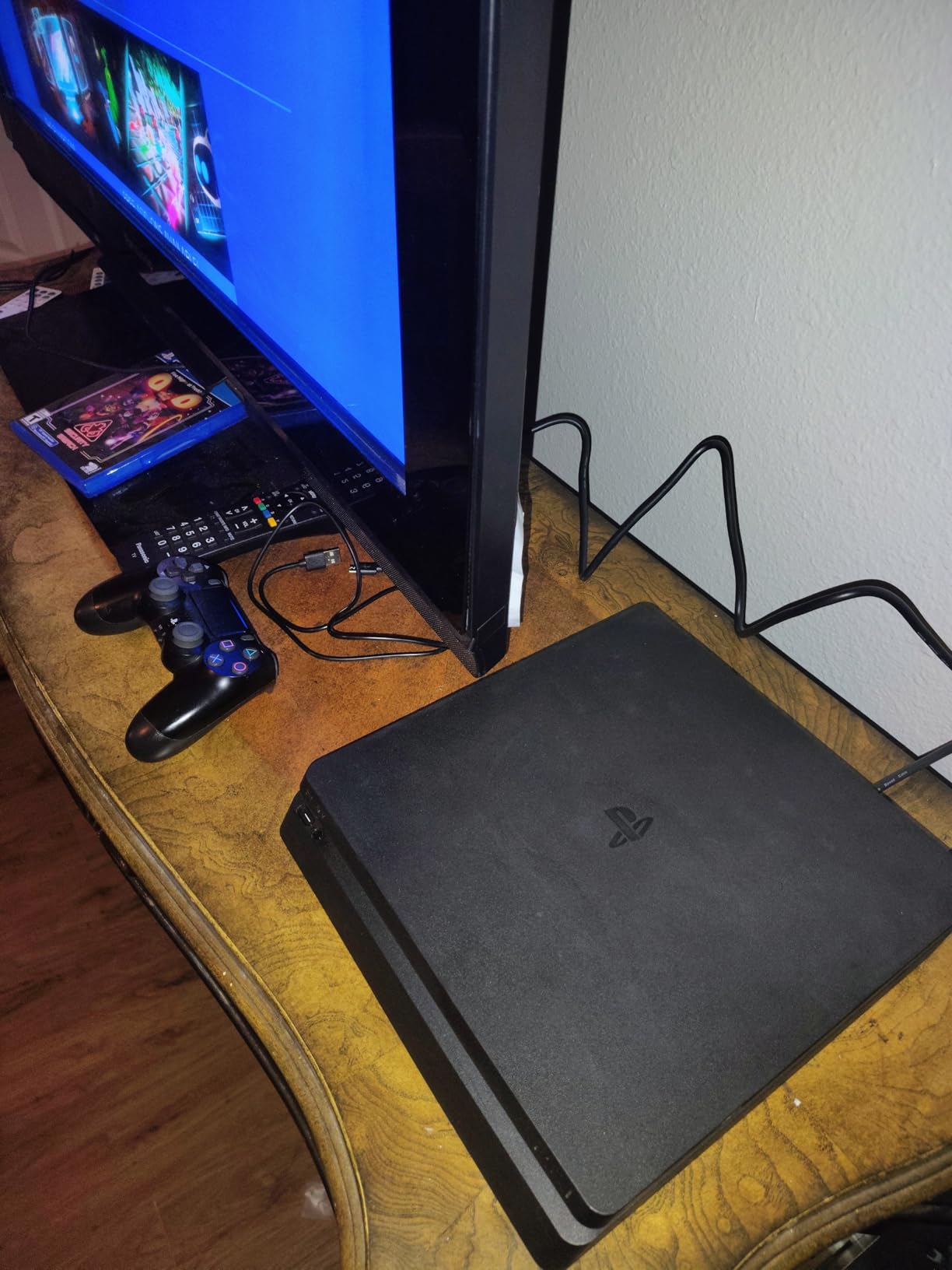 PlayStation 4 Console - 1TB Slim Edition (Renewed) customer photo 1