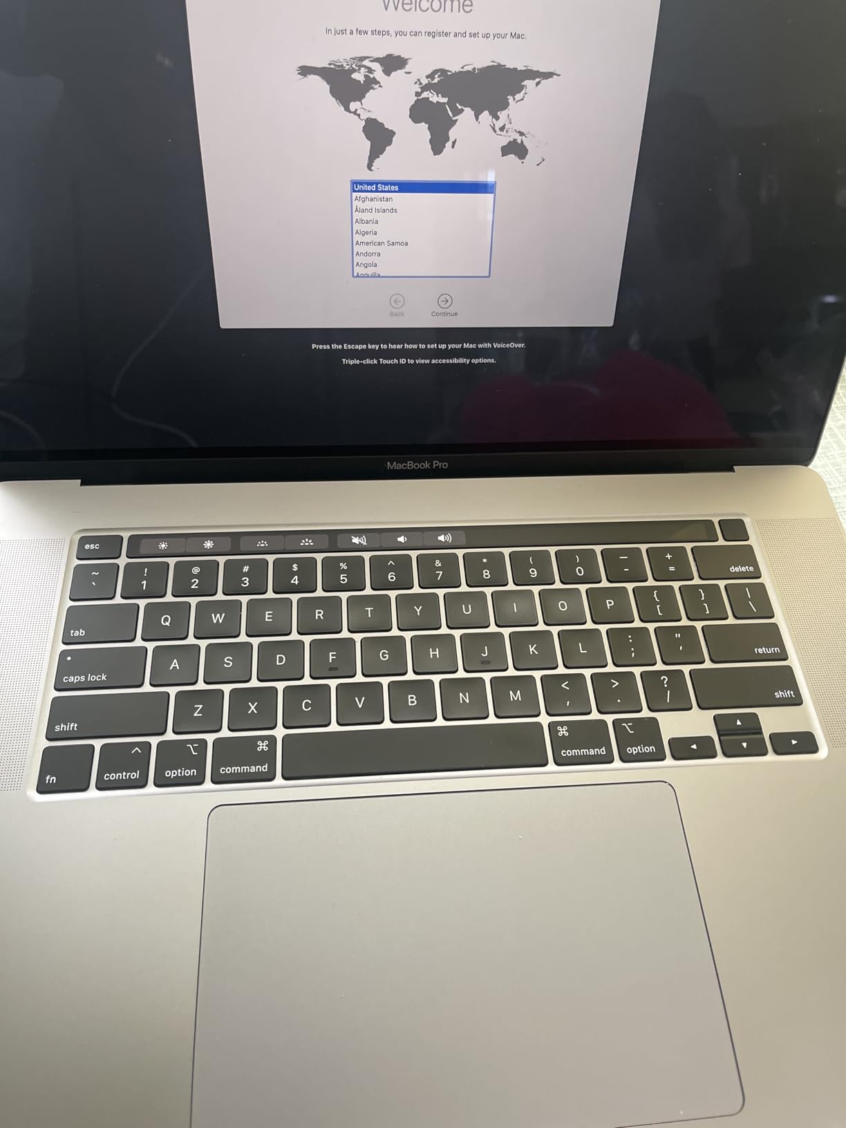 Apple MacBook Pro Late 2019 with 2.6GHz Intel Core i7 (16 inch, 16GB RAM, 512GB) Space Gray (Renewed) customer photo 1