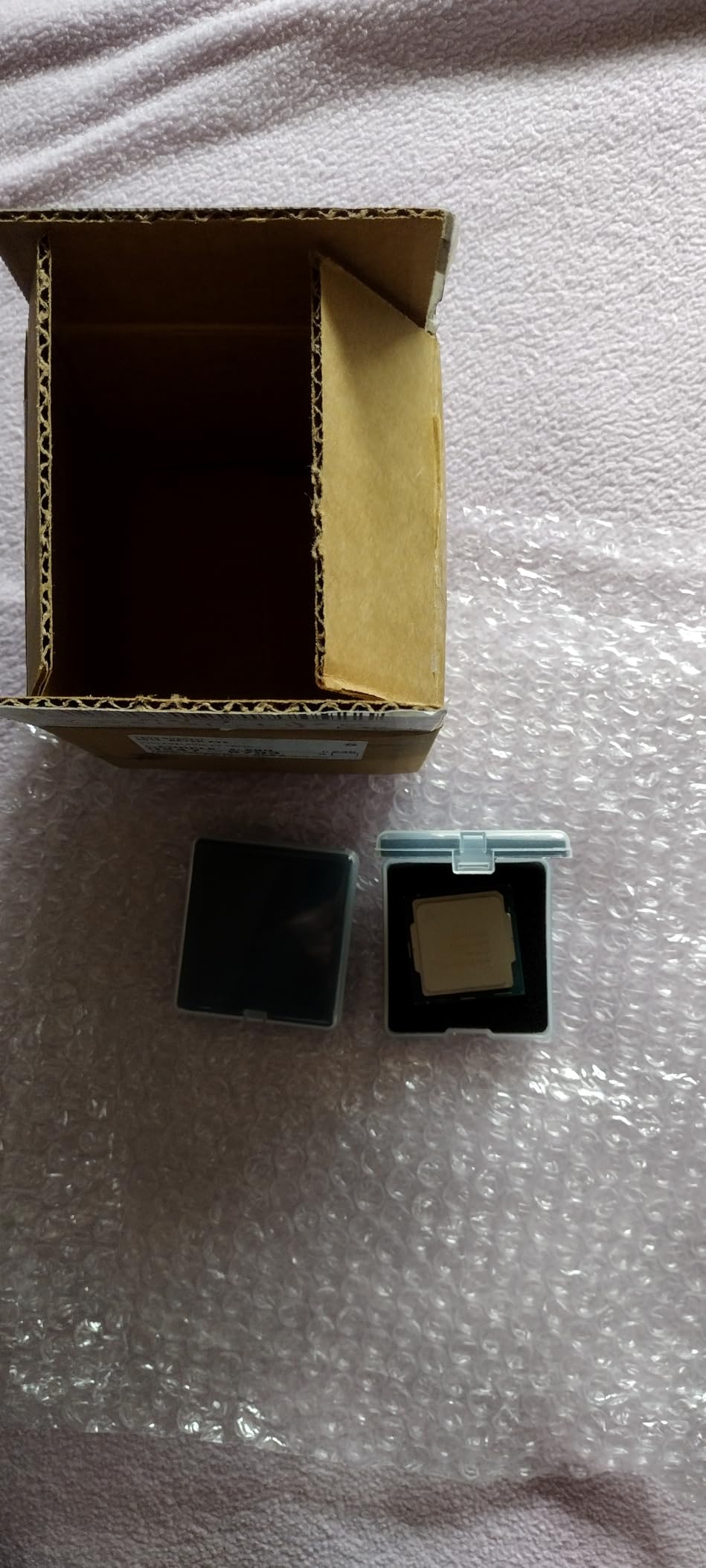 Core i7-10700 Desktop Processor 8 Cores up to 4.8 GHz LGA 1200 (Intel 400 Series chipset) 65W, BX8070110700 customer photo 1
