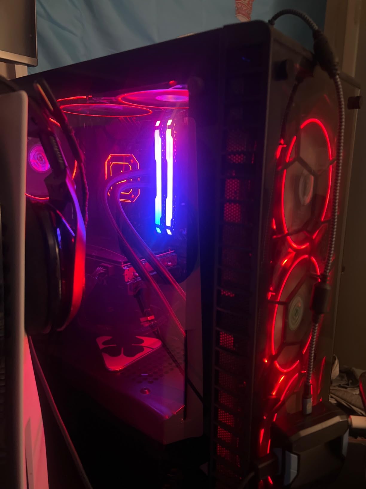 Core i9-10900KF Desktop Processor 10 Cores up to 5.3 GHz Unlocked Without Processor Graphics LGA1200 (Intel 400 Series chipset) 125W customer photo 1