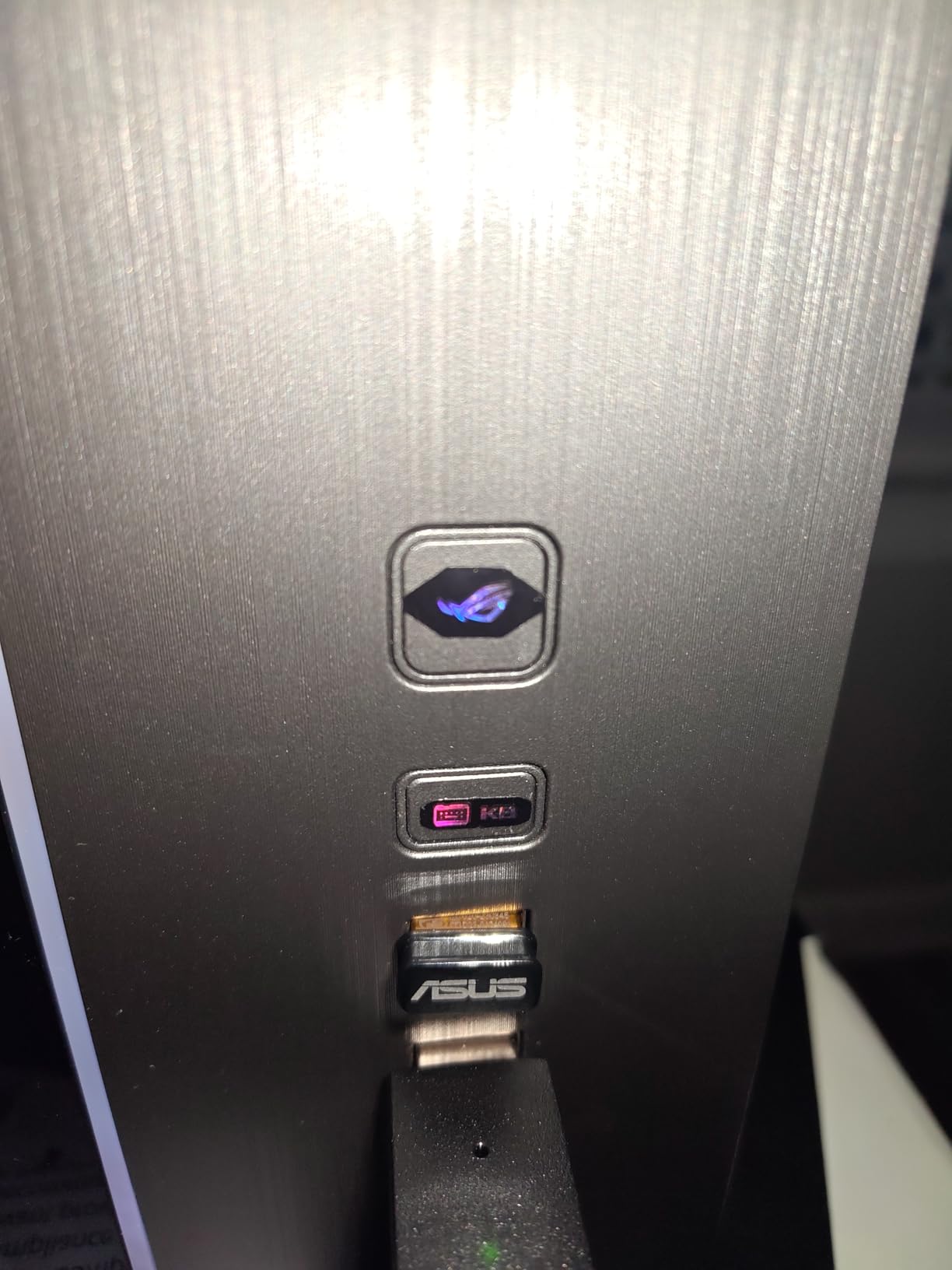ASUS USB-BT500 USB Adapter with Ultra Small Design, Bluetooth 5, Backward Compatible with Bluetooth 2.1/3.x/4.x, TAA Compliant customer photo 1