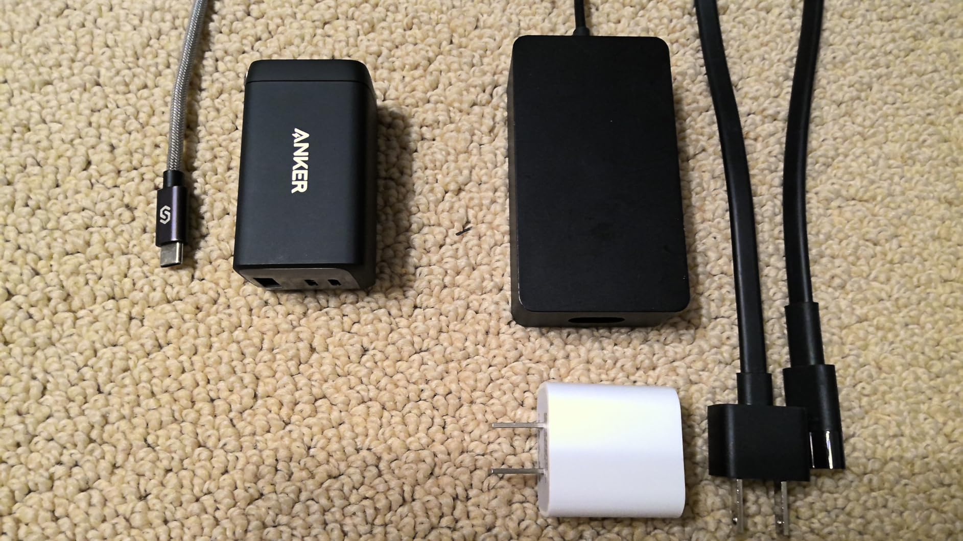 Anker Phone Charger, 65W 3-Port Fast Compact Foldable USB C Charger Block, Type C Charger Fast Charging for MacBook Pro/Air, iPad Pro, Galaxy S20, Dell XPS 13, Note 20/10+, iPhone 17 Series, and More customer photo 2