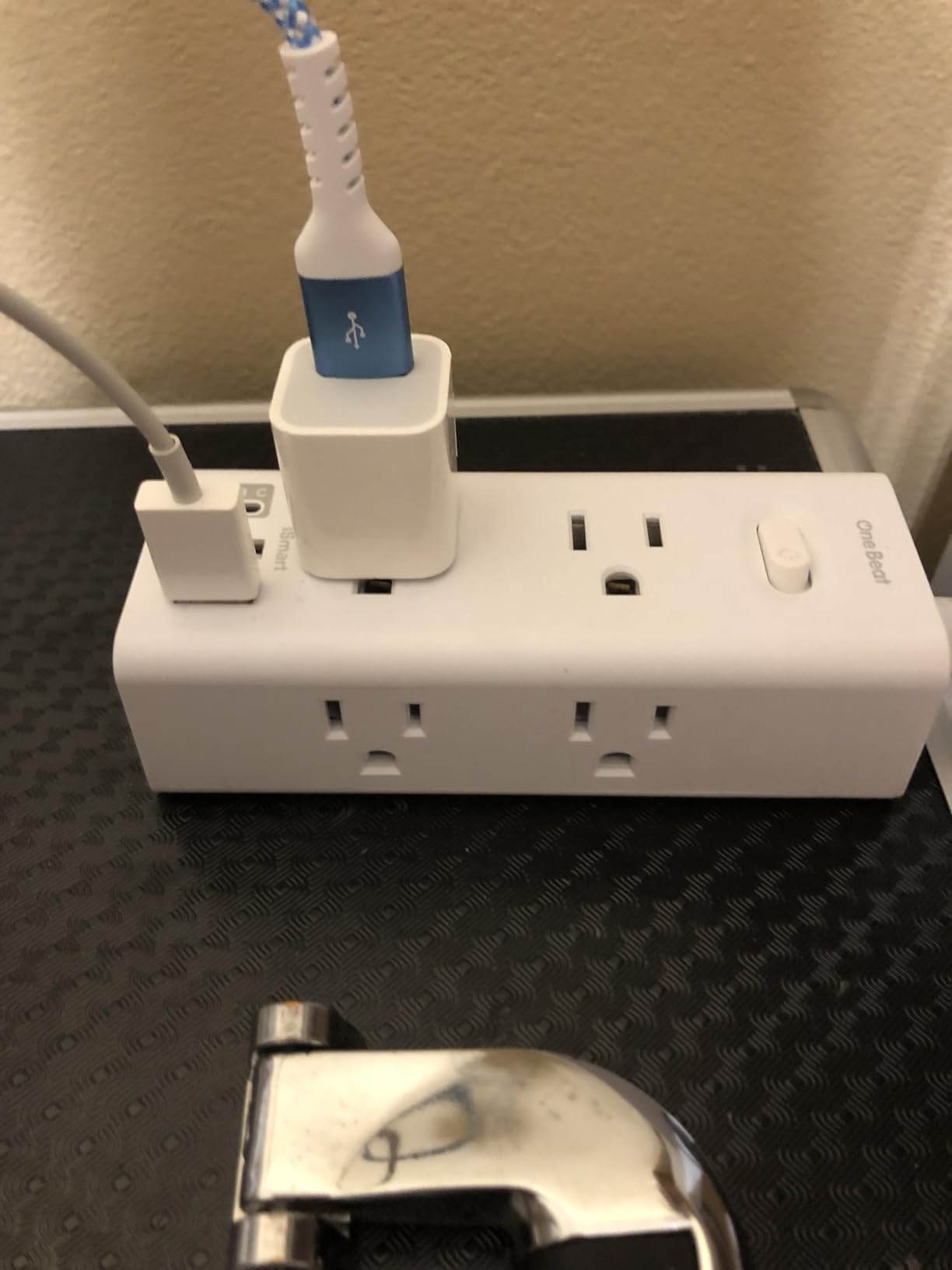 Power Strip Surge Protector - One Beat 6 Widely Outlets with 4 USB Ports (2 USB C), 5 Ft Extension Cord Flat Plug, Wall Mount Outlet Extender Small Power Strip for Travel Home Office College Dorm Room customer photo 1