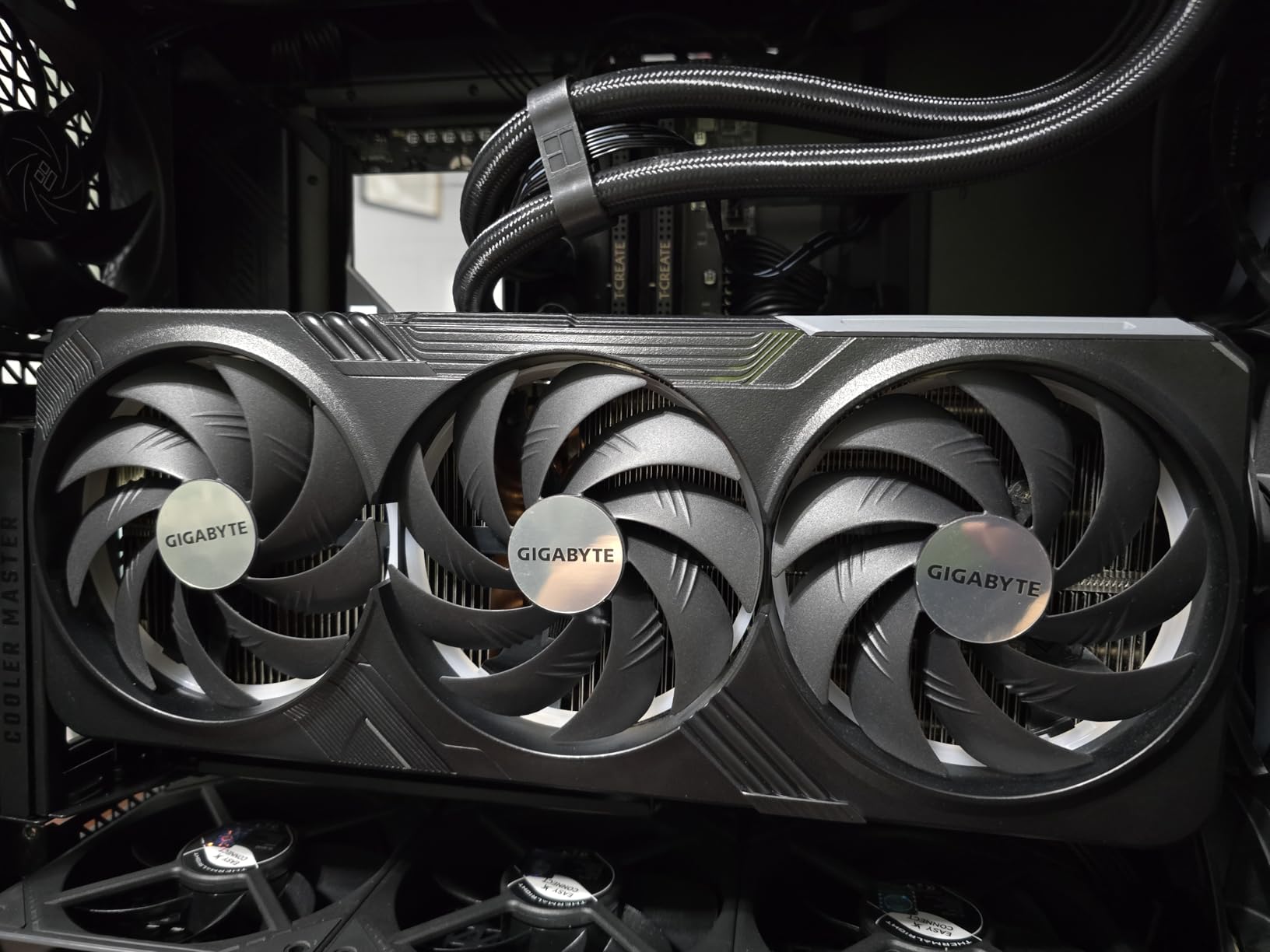 Cooler Master MasterAccessory Vertical GPU Card Holder Kit V3 Black, Premium Riser Cable PCI-E 4.0 x16-165mm, PCIe 3.0 Compatible, Adjustable Length for E-ATX|ATX|Micro ATX Case (MCA-U000R-KFVK03) customer photo 2