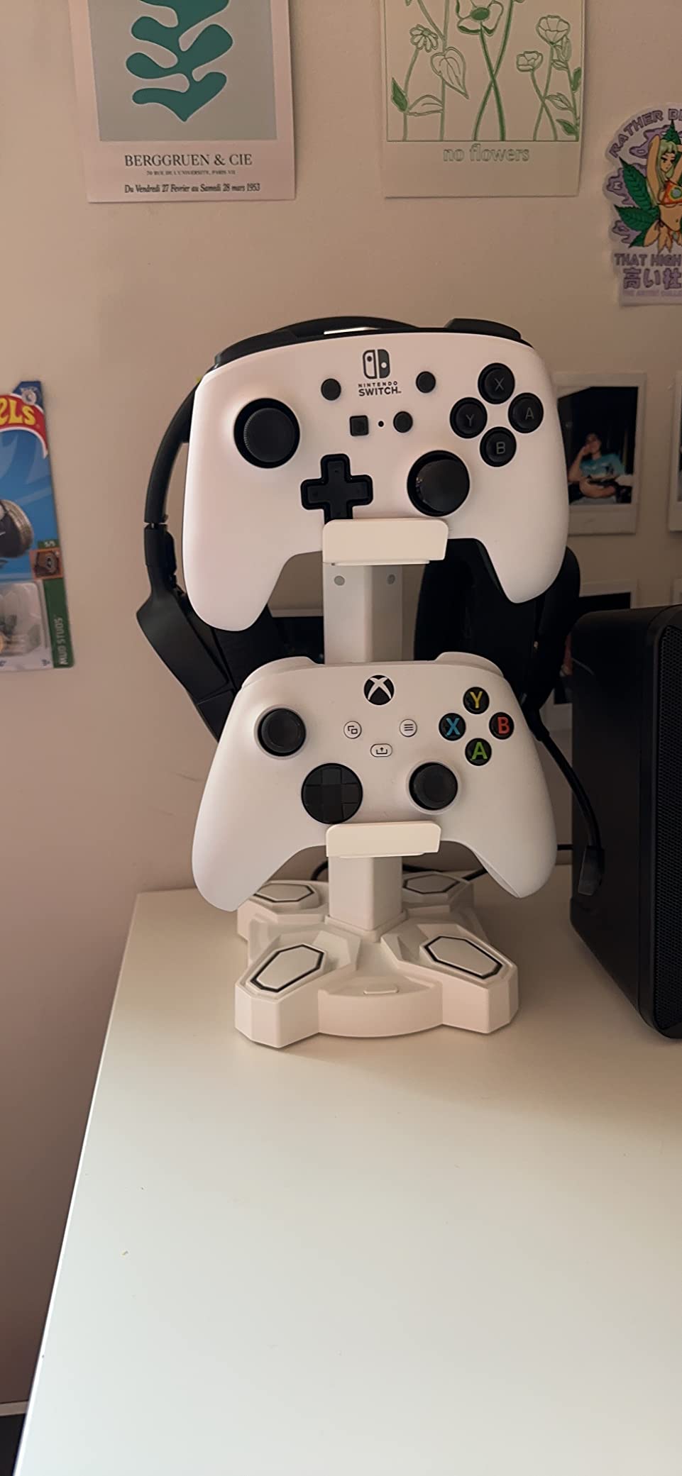 KDD Gaming Headphones Stand, Rotatable Headset Stand with Light Modes - Controller Holder with 2 USB Charging Ports and 3.5mm - Earphone Hanger Accessories for Desktop Gamer customer photo 2