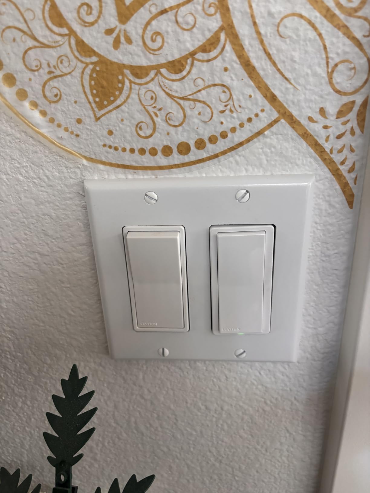 Leviton Decora Smart Switch, Wi-Fi 2nd Gen, Neutral Wire Required, Works with Matter, My Leviton, Alexa, Google Assistant, Apple Home/Siri & Wired or Wire-Free 3-Way, D215S-1RW, White customer photo 1