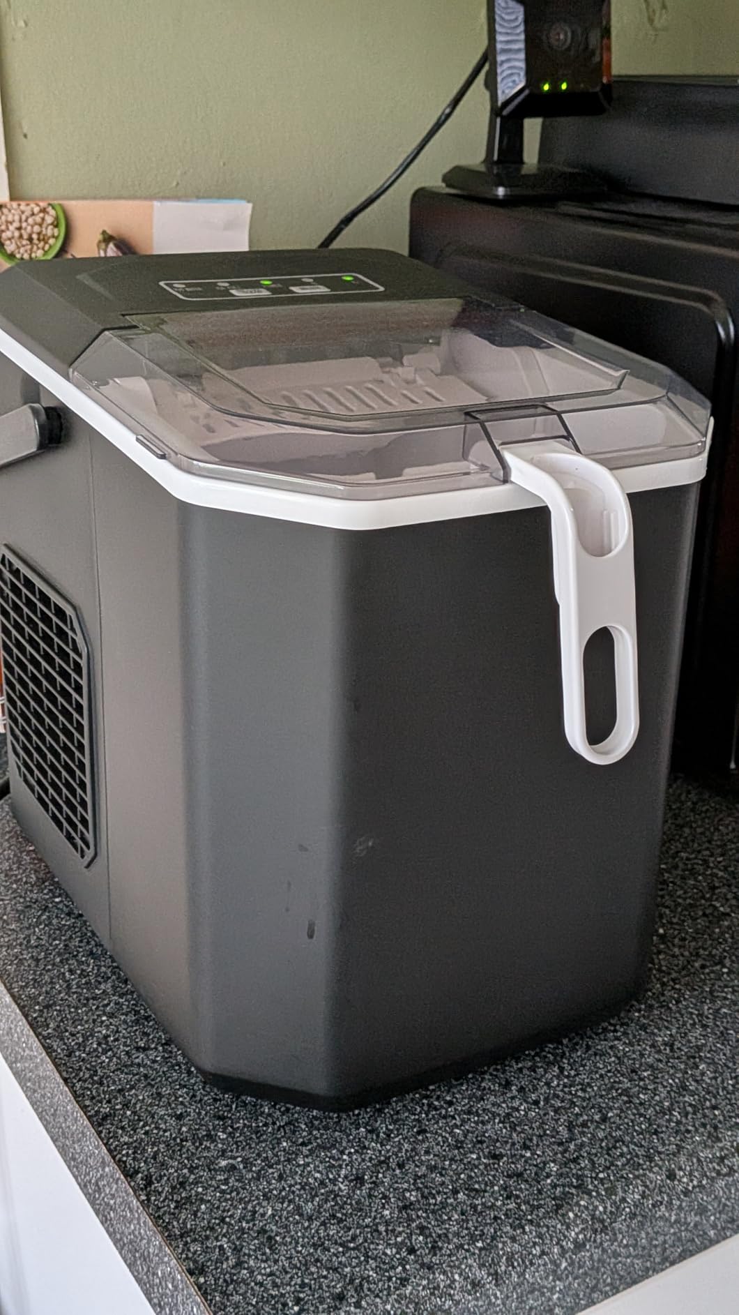 Silonn Ice Maker Countertop, Portable Ice Machine with Carry Handle, Self-Cleaning Ice Makers with Basket and Scoop, 9 Cubes in 6 Mins, 26 lbs per Day customer photo 1