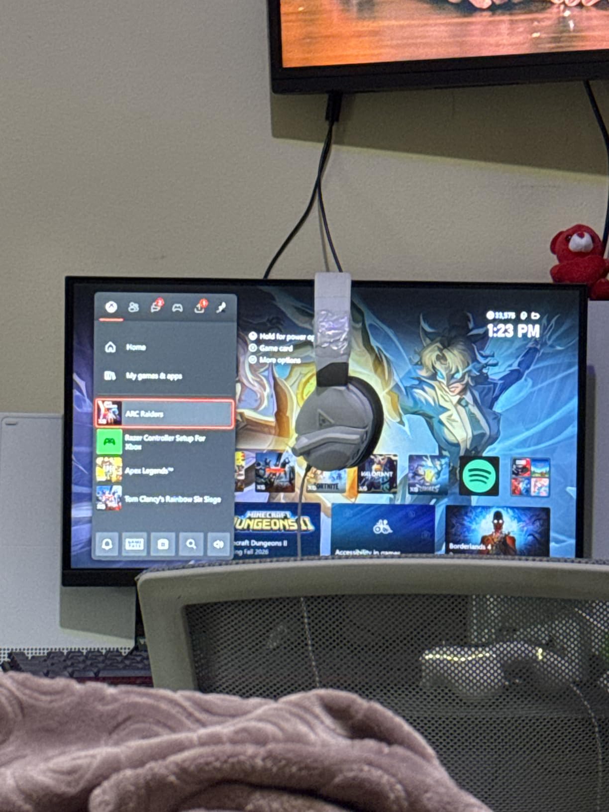 KOORUI 24 inch Curved Gaming Monitor 180Hz FHD 1080P Computer Monitor, 1ms 1500R Display, Adaptive Sync, FreeSync Premium, HDMI 2.0X2 & DP 1.2, VESA, Tilt, 24E6CA customer photo 1