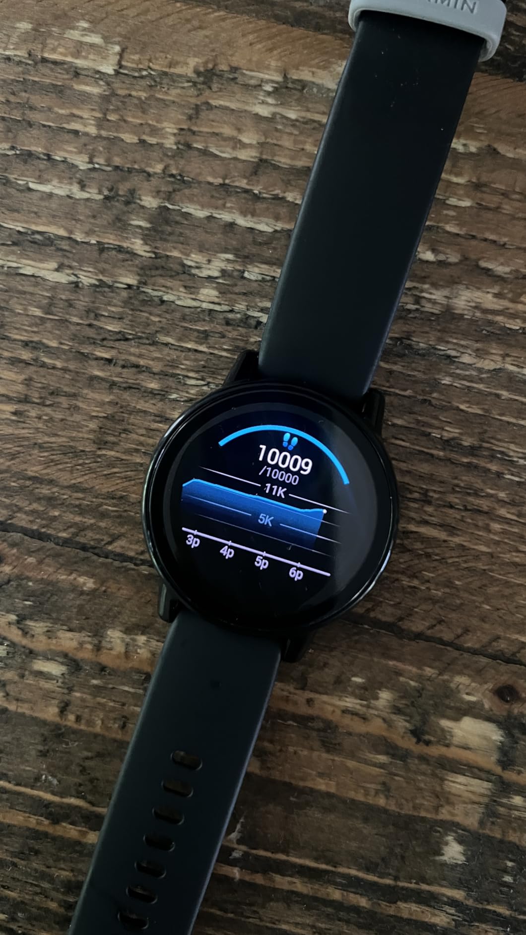 Garmin vivoactive 5, Health and Fitness GPS Smartwatch, AMOLED Display, Up to 11 Days of Battery, Ivory customer photo 1