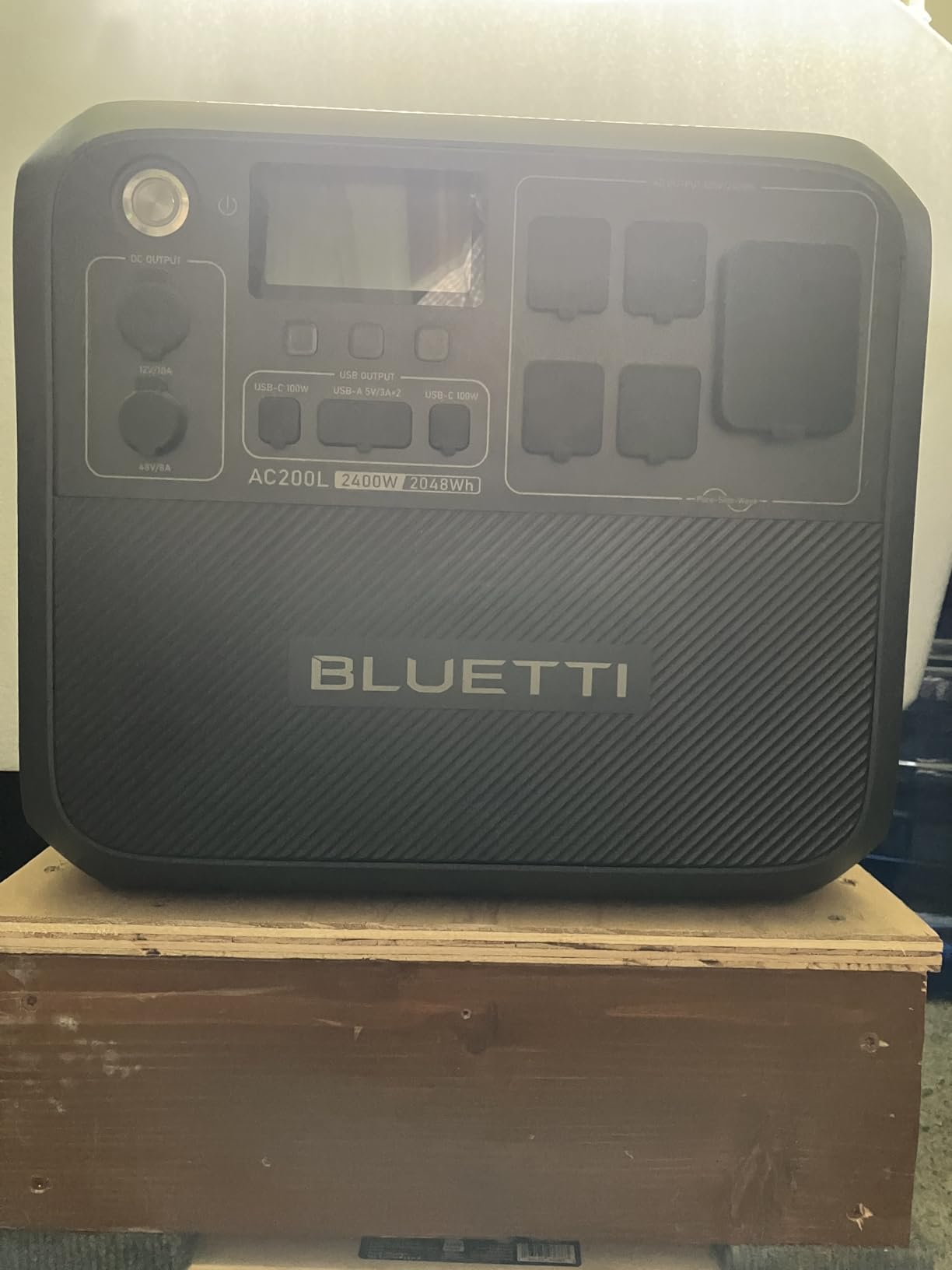 AC200L Portable Power Station, 2048Wh LiFePO4 Battery Backup, Expandable to 8192Wh w/ 4 2400W AC Outlets (3600W Power Lifting), 30A RV Output, Solar Generator for Camping, Home Use, Emergency customer photo 1