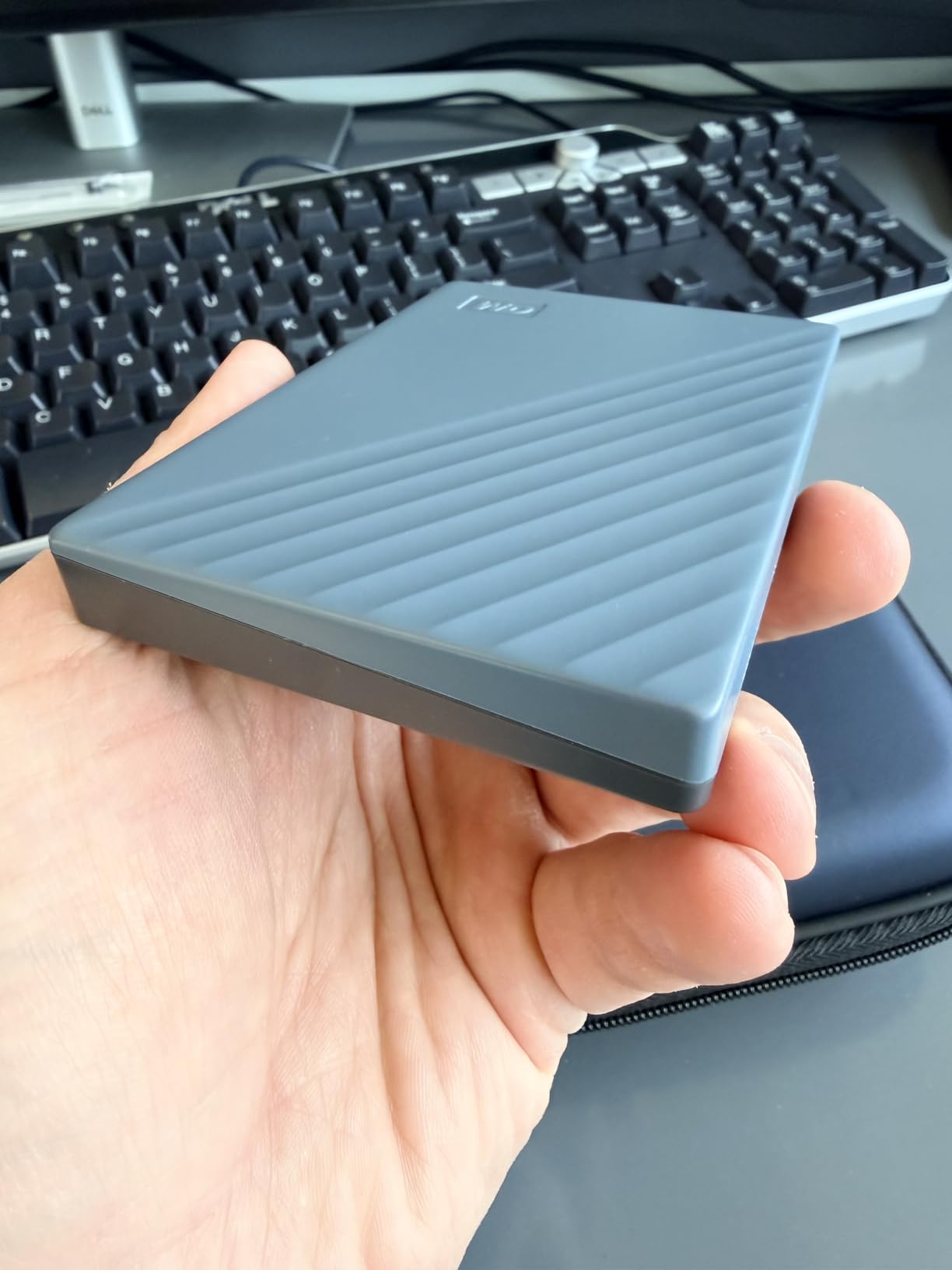 WD 2TB My Passport Portable Hard Drive, Works with USB-C and USB-A, Windows PC, Mac, Chromebook, Gaming Consoles, and Mobile Devices, Backup Software and Password Protection - WDBWML0020BGY-WESN customer photo 2
