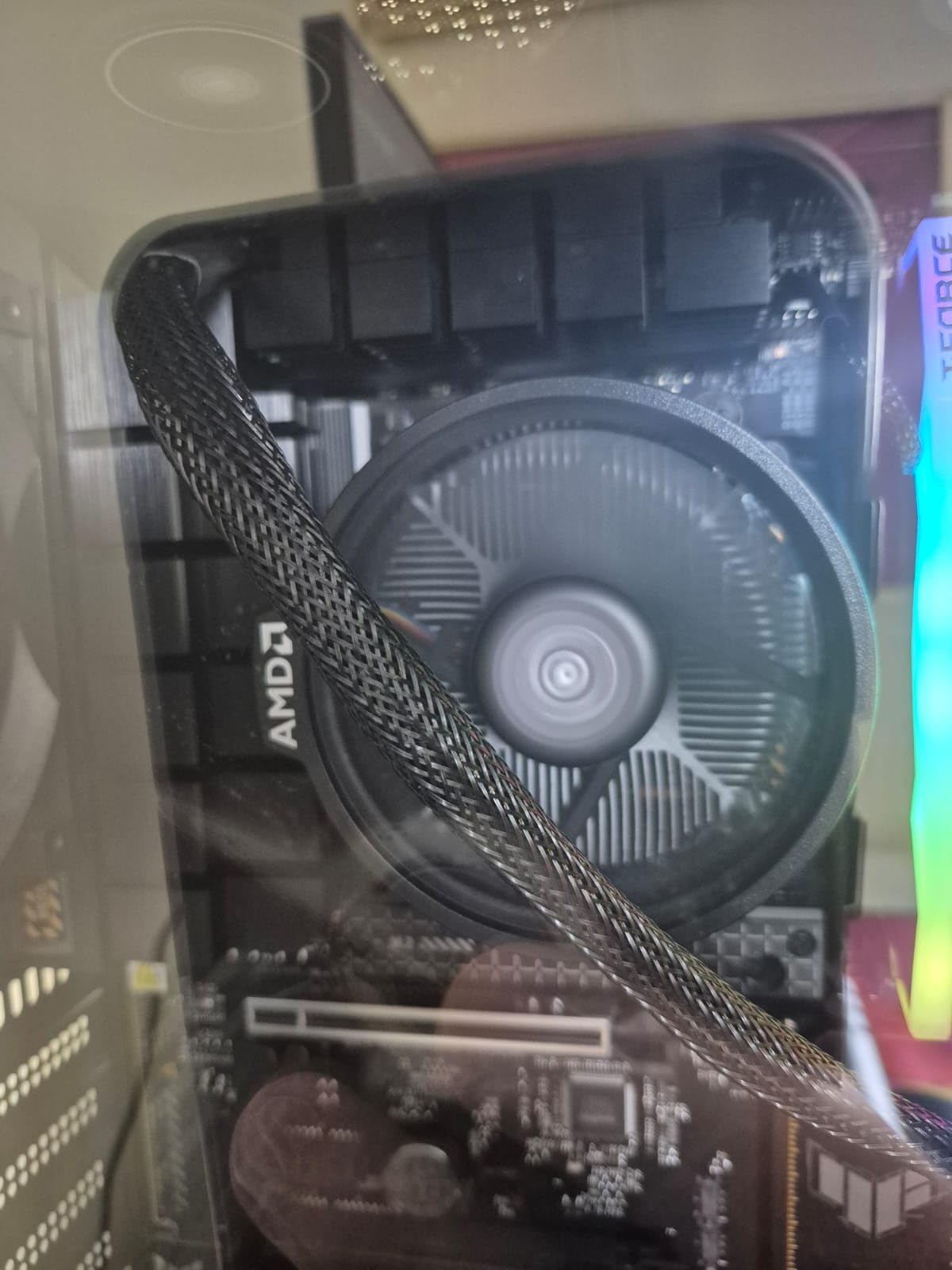 AMD Ryzen 5 8600G 6-Core, 12-Thread Desktop Processor with Radeon Graphics customer photo 1