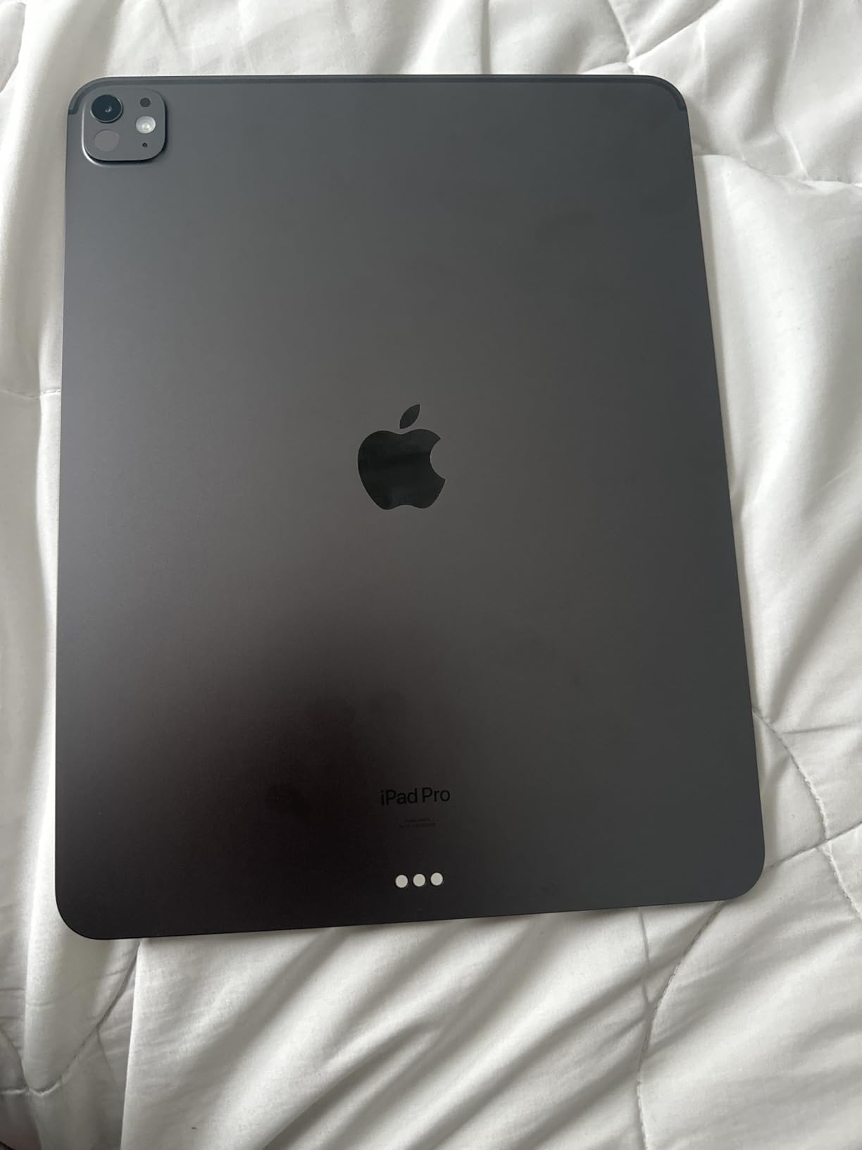 iPad Pro 13-Inch (M4): Built for Apple Intelligence, Ultra Retina XDR Display, 512GB, 12MP Front/Back Camera, LiDAR Scanner, Wi-Fi 6E, Face ID - Space Black customer photo 2