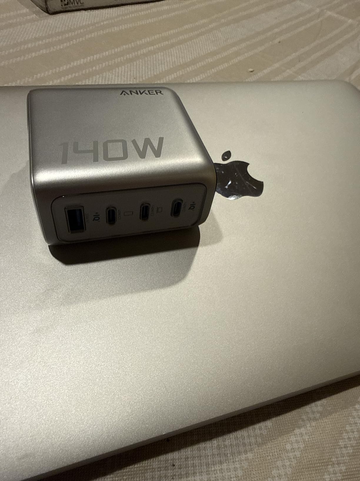Anker MacBook Pro Charger,140W Max 4-Port GaN USB C Charger Block with Smart Display,Fast Charger USB C Power Adapter,Touch Controls for Macbook,iPad,iPhone 17/16 Series(Include 5FT Cable,Non-Battery) customer photo 2